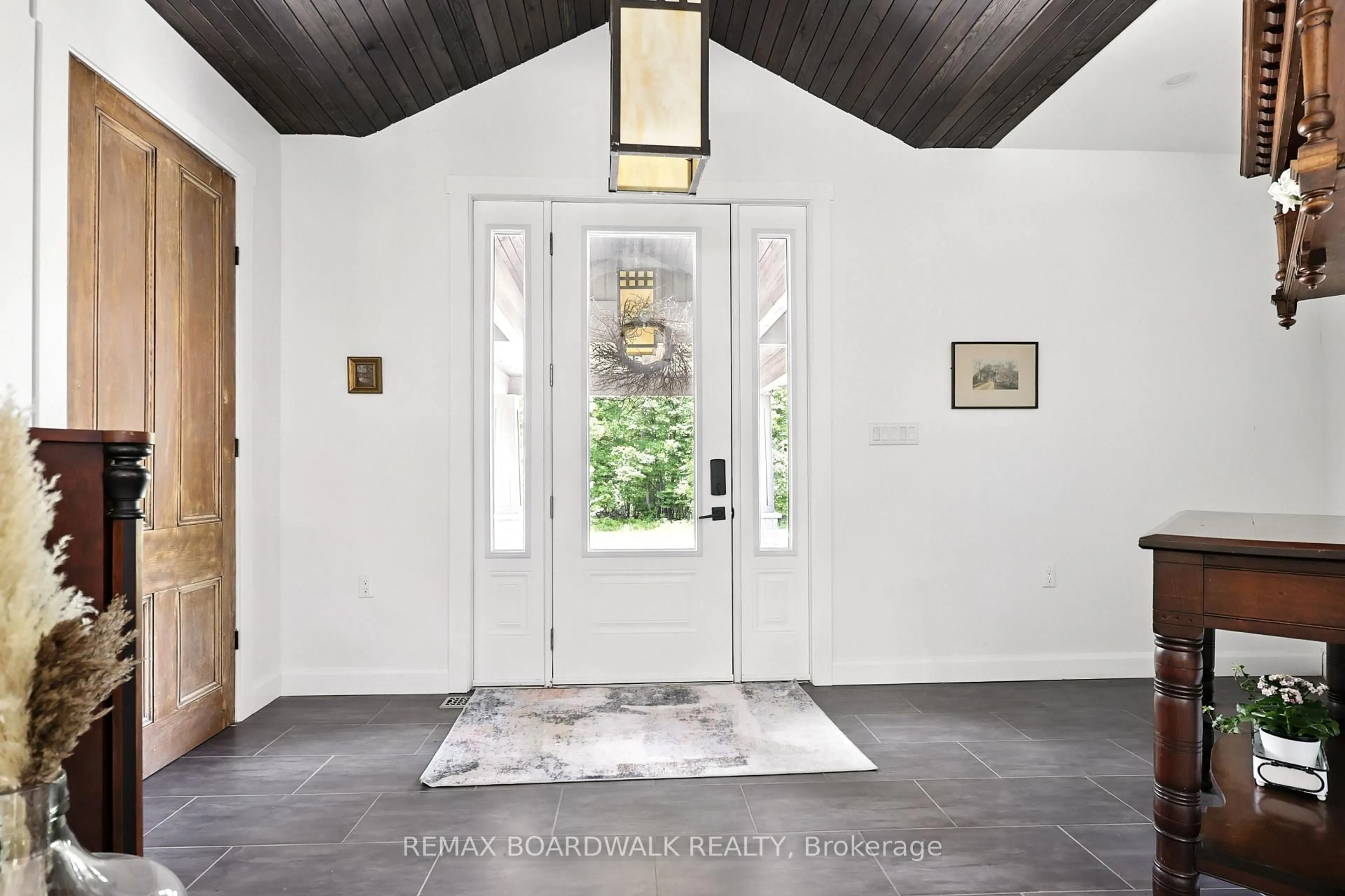 Indoor entryway for 1155 Ebbs Bay Rd, Carleton Place Ontario K7C 0C5