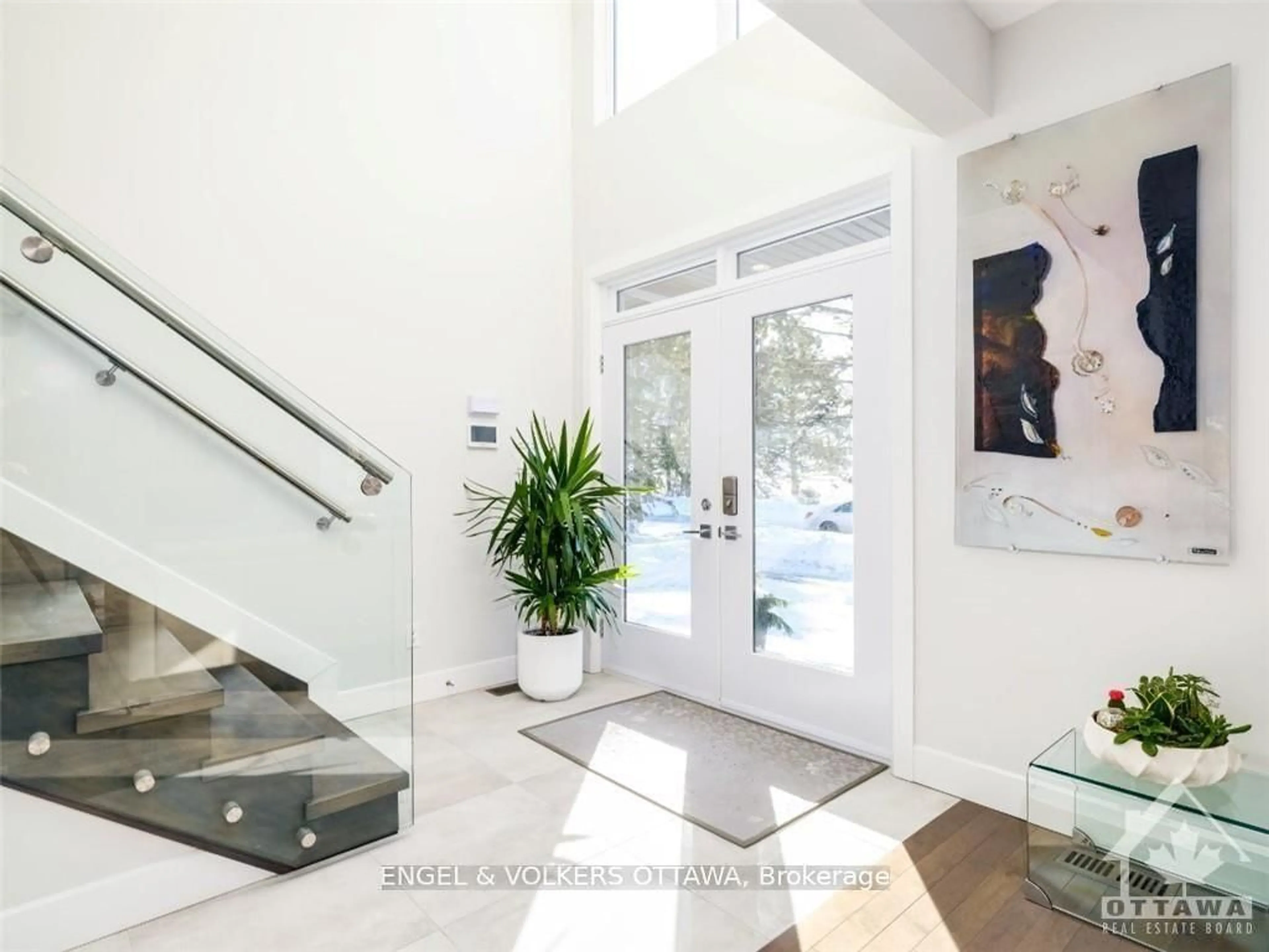 Indoor entryway for 615 Island Park Cres, Ottawa Ontario K1Y 3P4