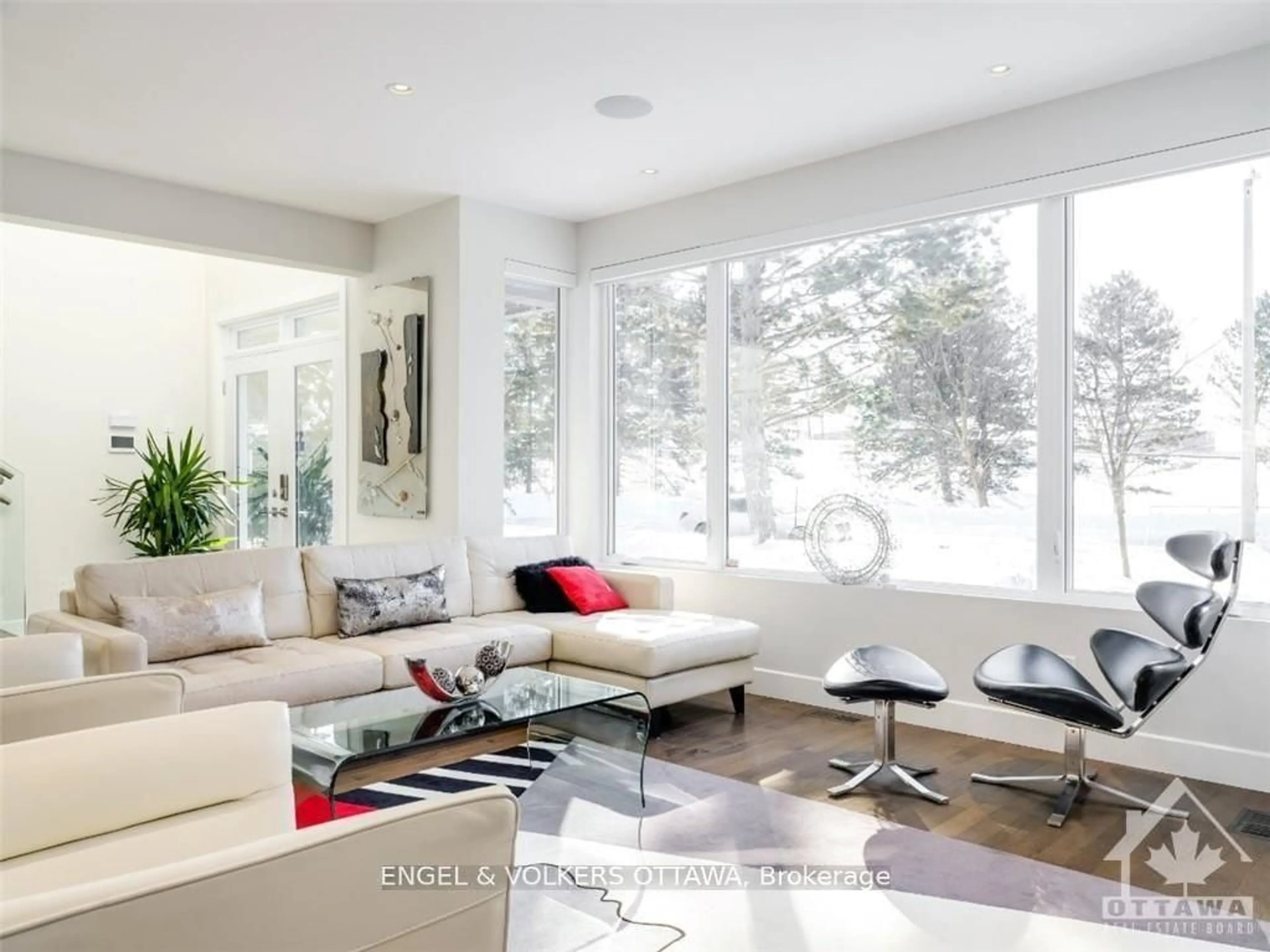 Living room with furniture, unknown for 615 Island Park Cres, Ottawa Ontario K1Y 3P4