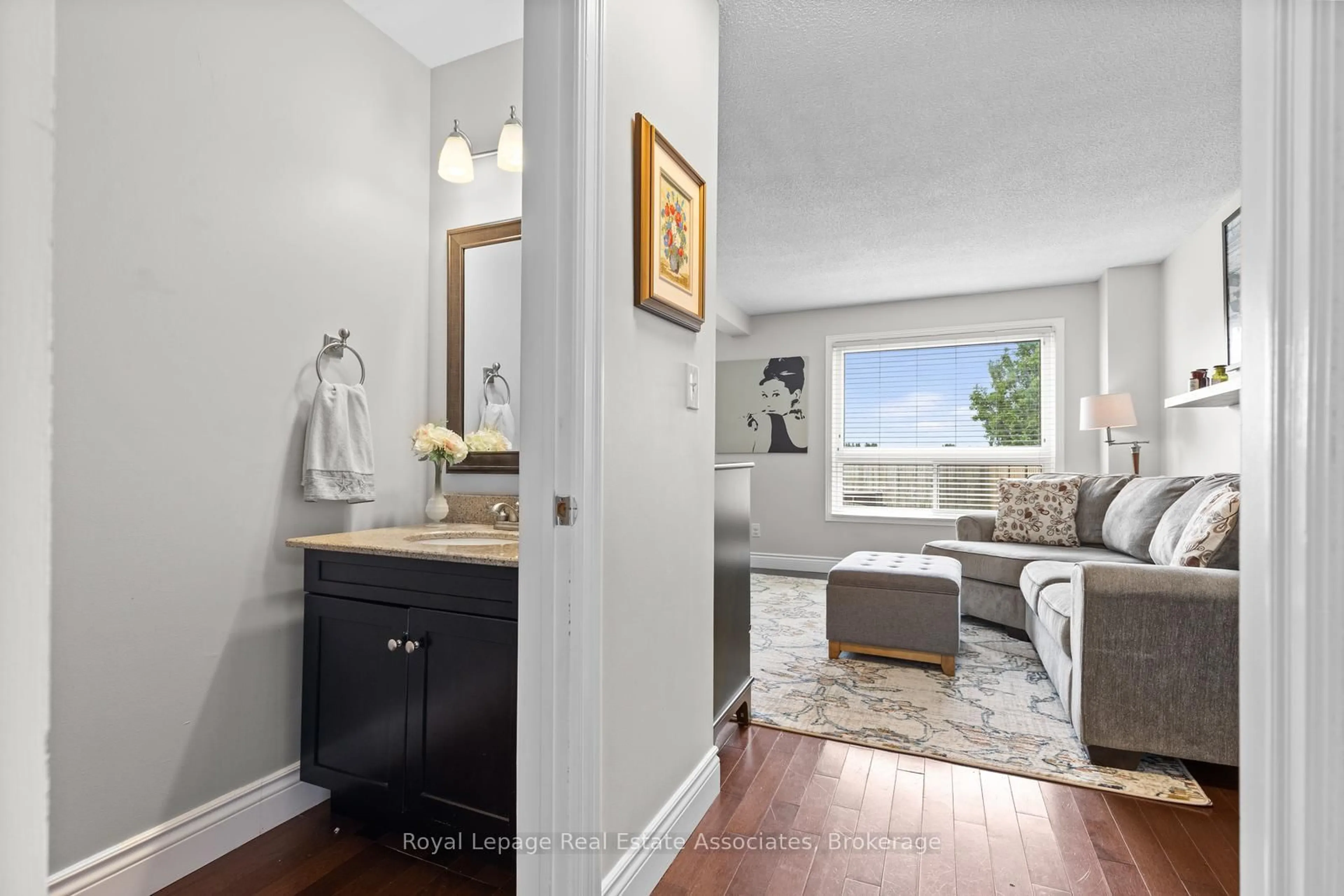 Unknown for 104 Dyer Crt, Cambridge Ontario N3C 4B9