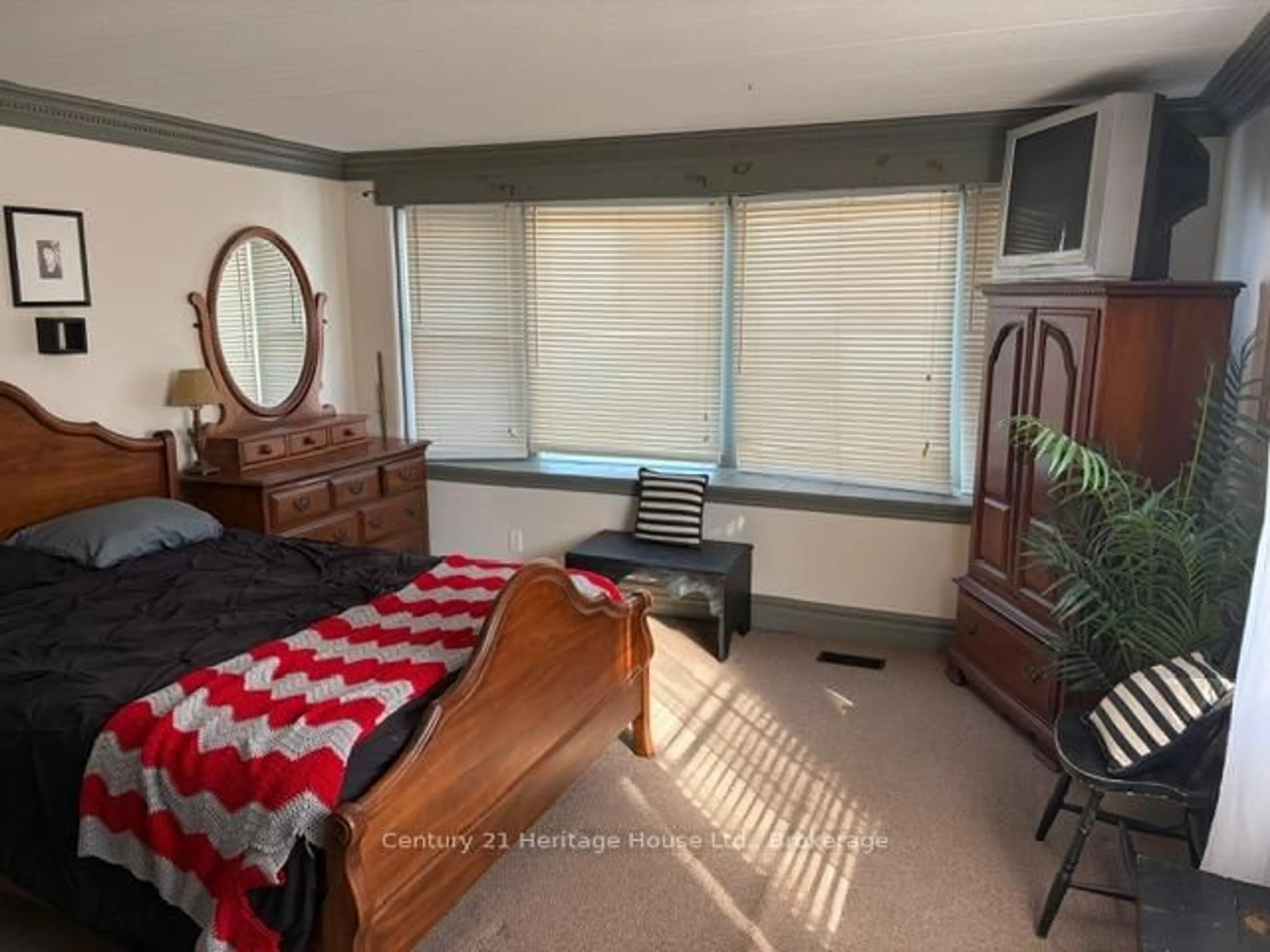 A pic of a room for Unit 17  -30269 Douglas St, West Grey Ontario N0G 1R0