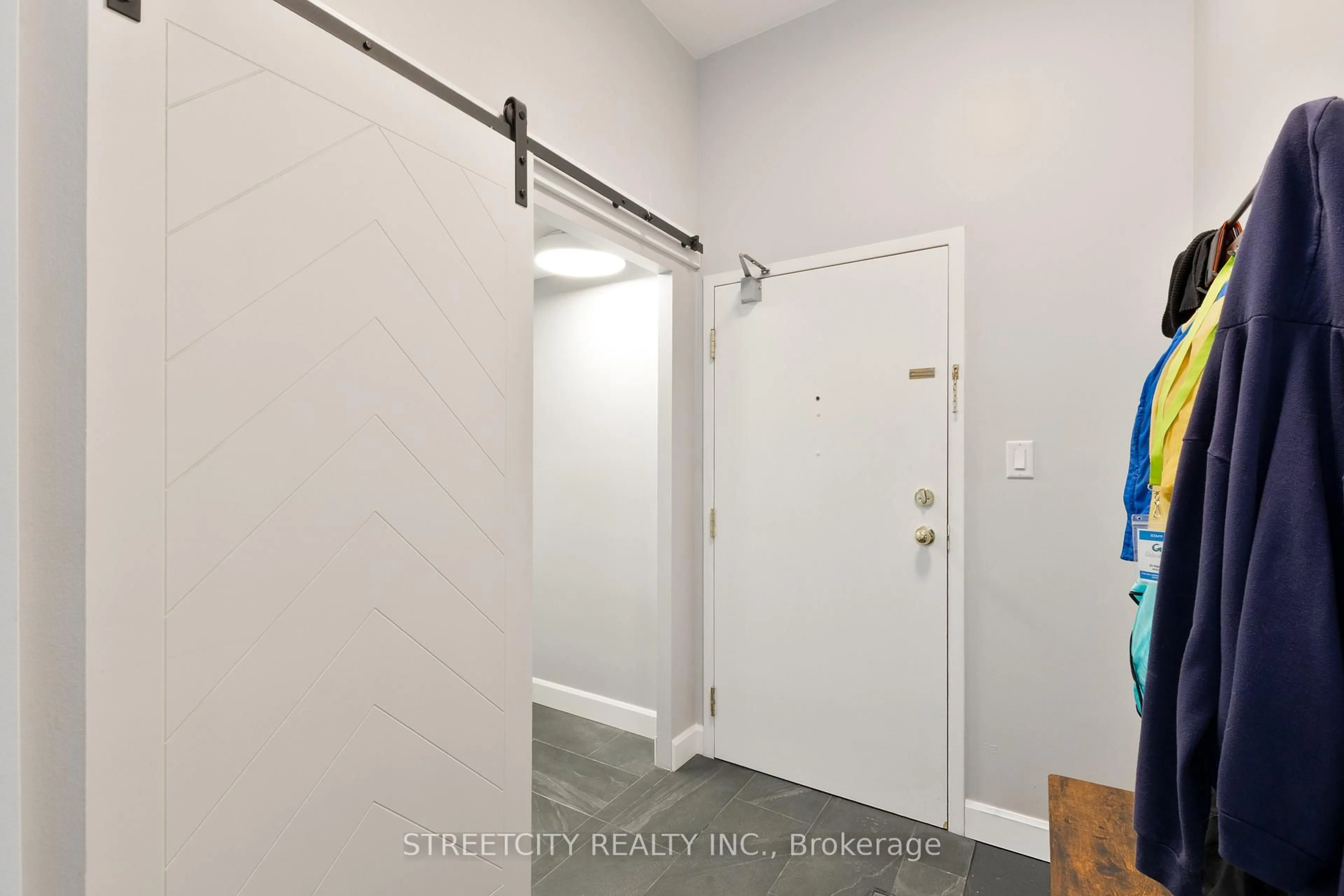 Indoor entryway for 389 Dundas St #2103, London East Ontario N6B 3L5