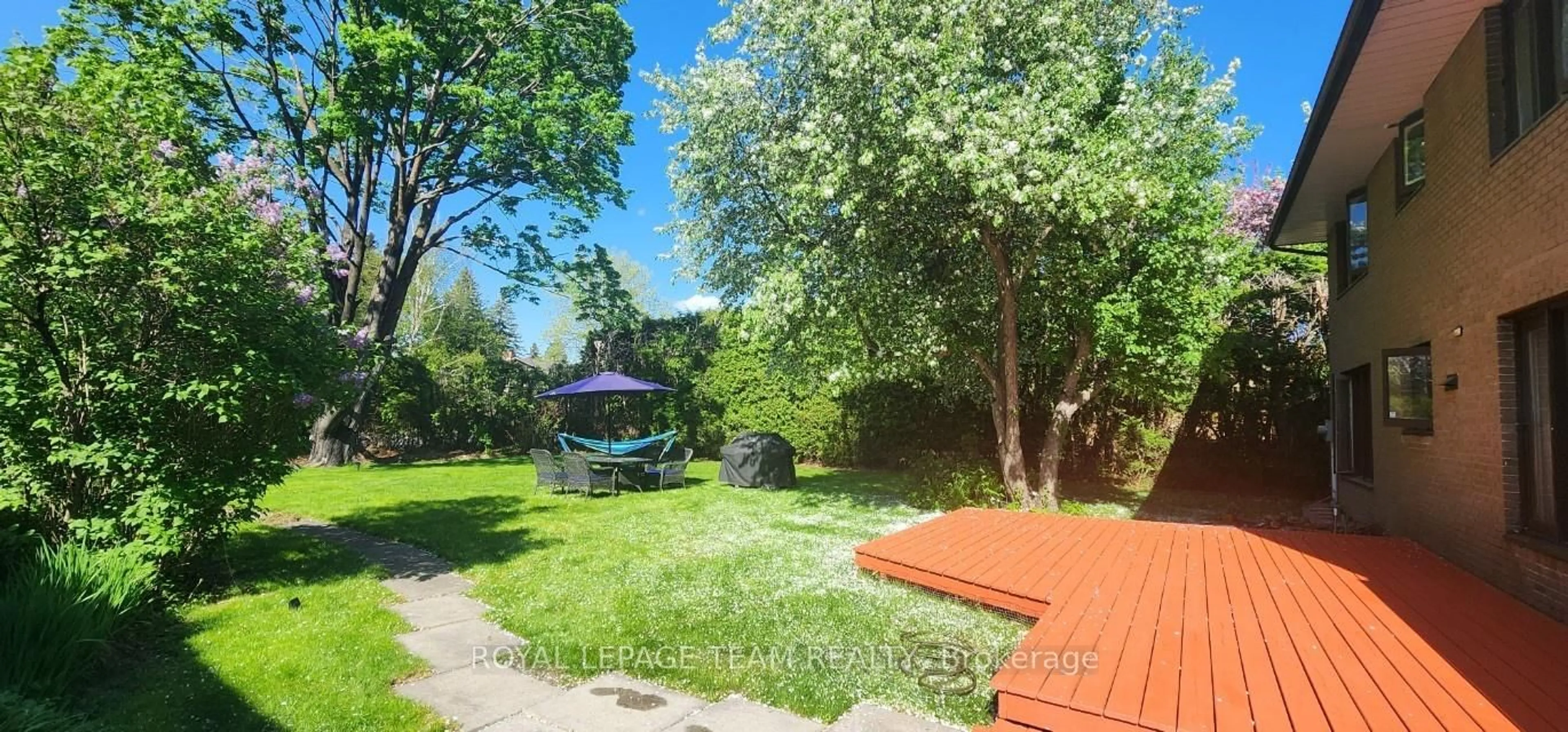 Patio, street for 18 Pentland Cres, Ottawa Ontario K2K 1V5