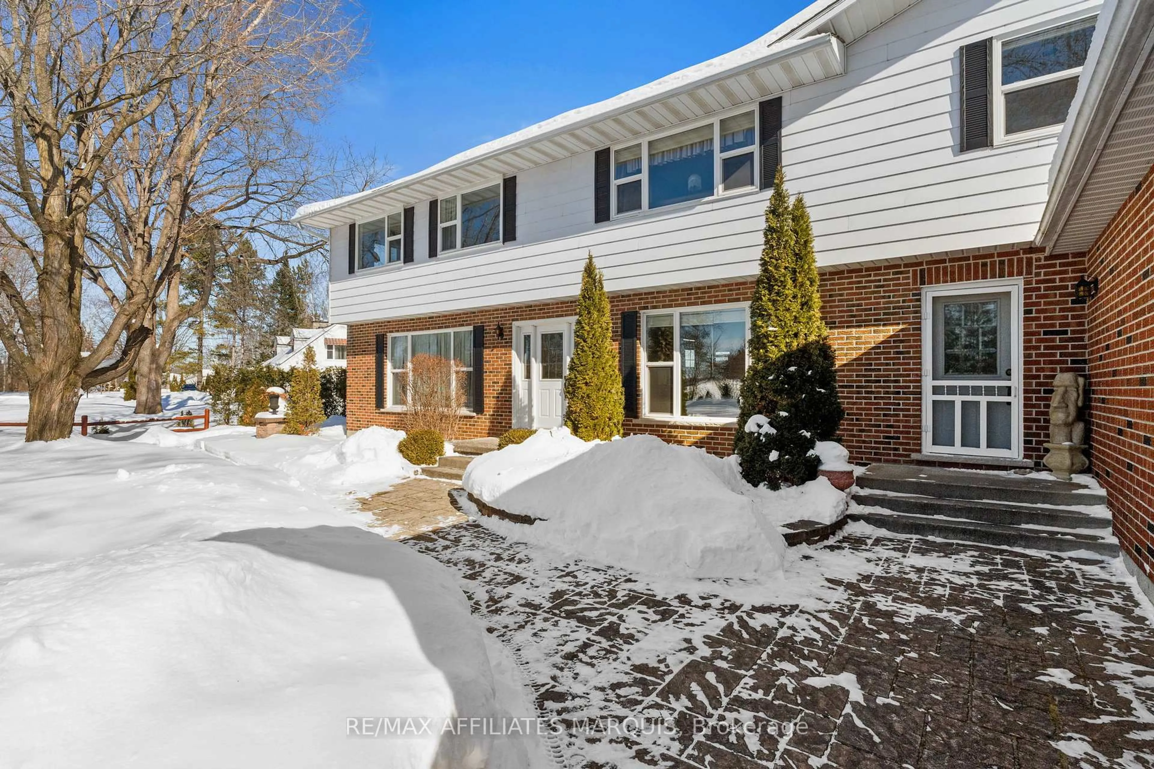 Home with brick exterior material, street for 26 Willow Lane, Merrickville-Wolford Ontario K7A 4S5