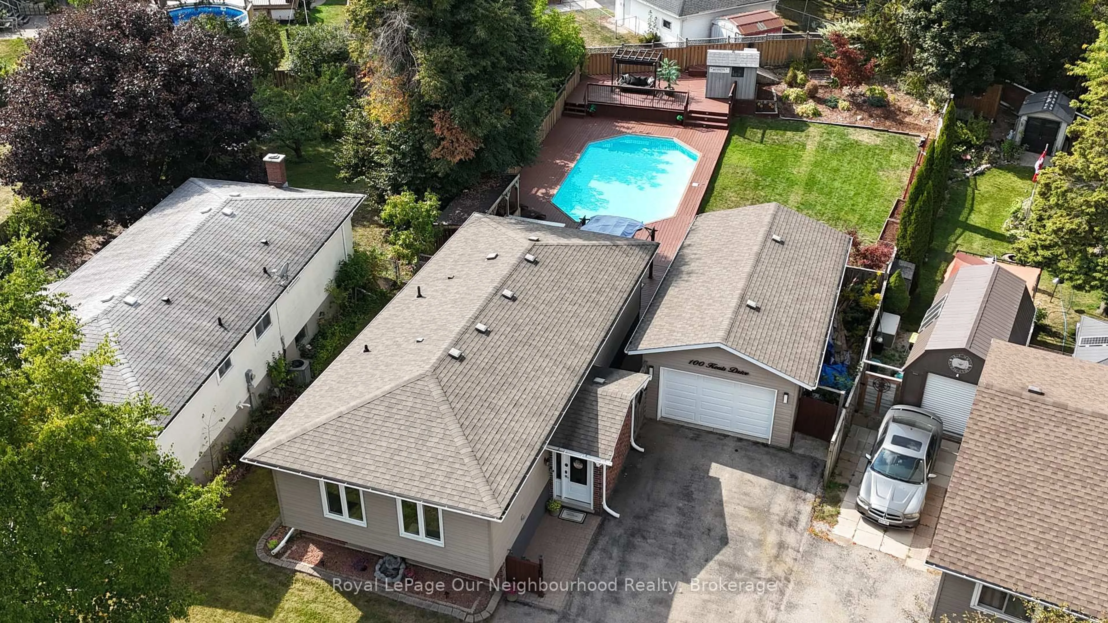 A pic from outside/outdoor area/front of a property/back of a property/a pic from drone, street for 100 Keats Dr, Woodstock Ontario N4S 8B8