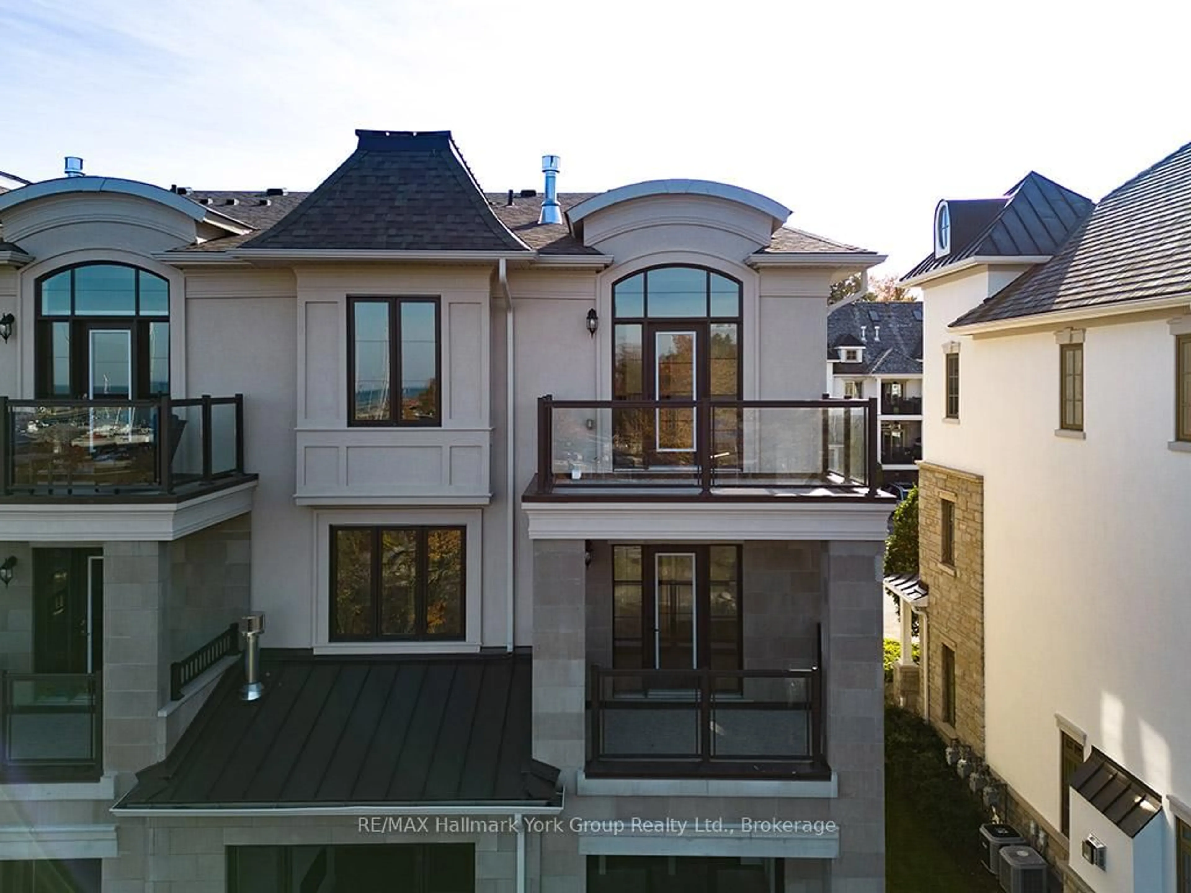 A pic from outside/outdoor area/front of a property/back of a property/a pic from drone, unknown for 5-11 Bay St, Blue Mountains Ontario N0H 2P0