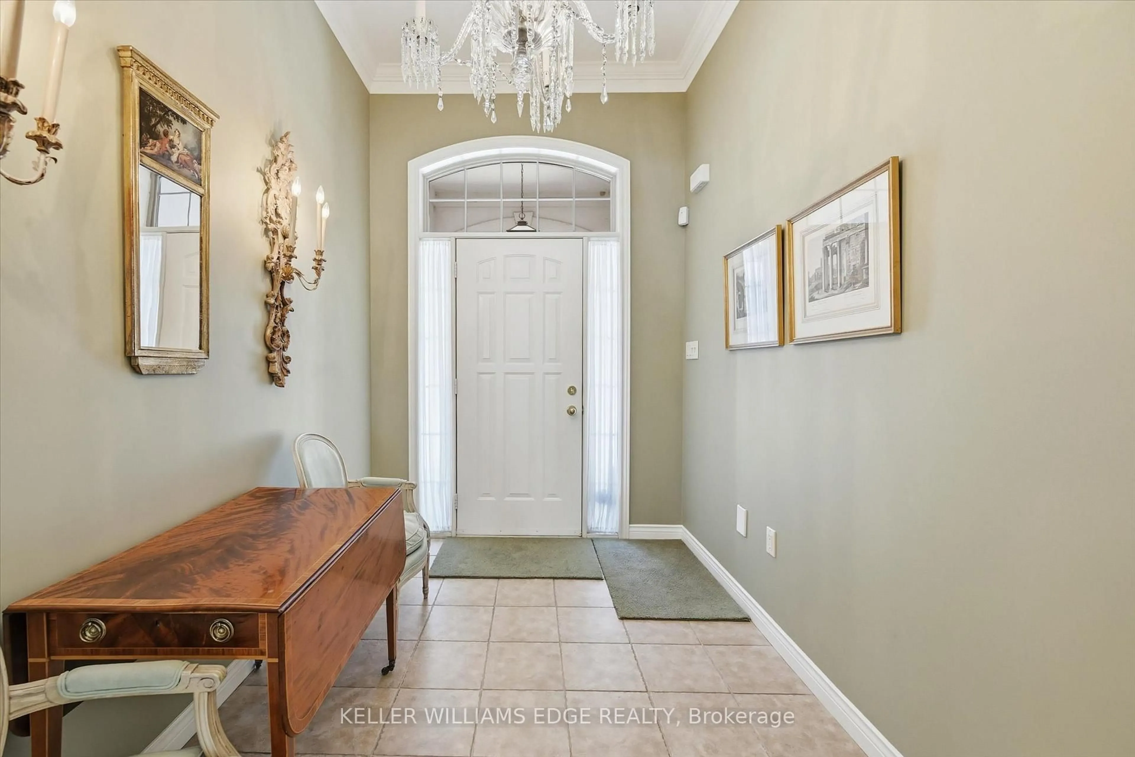 Indoor entryway for 305 Southcote Dr, Hamilton Ontario L9G 5C4
