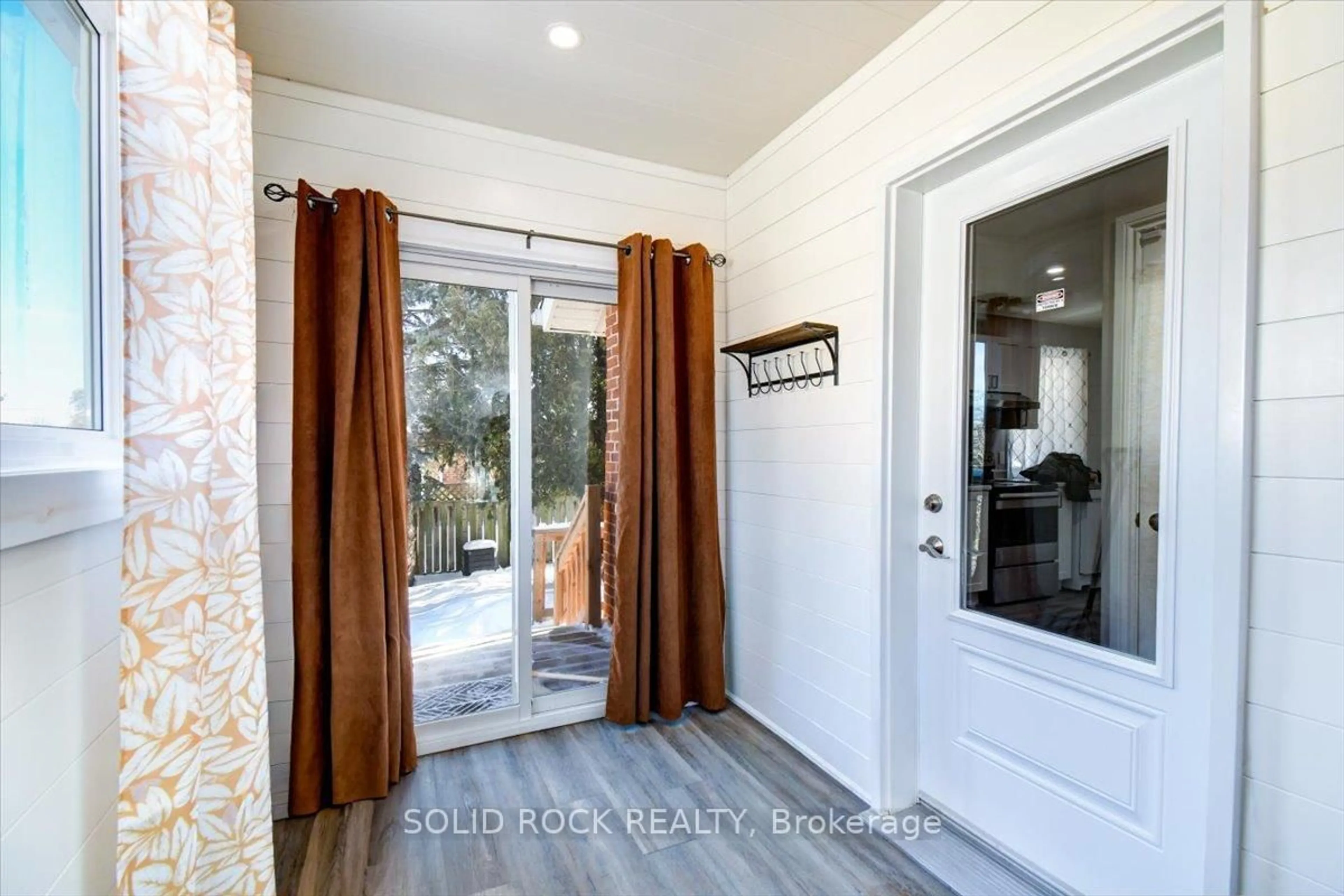 Indoor entryway for 85 Centre St, Trent Hills Ontario K0L 1L0