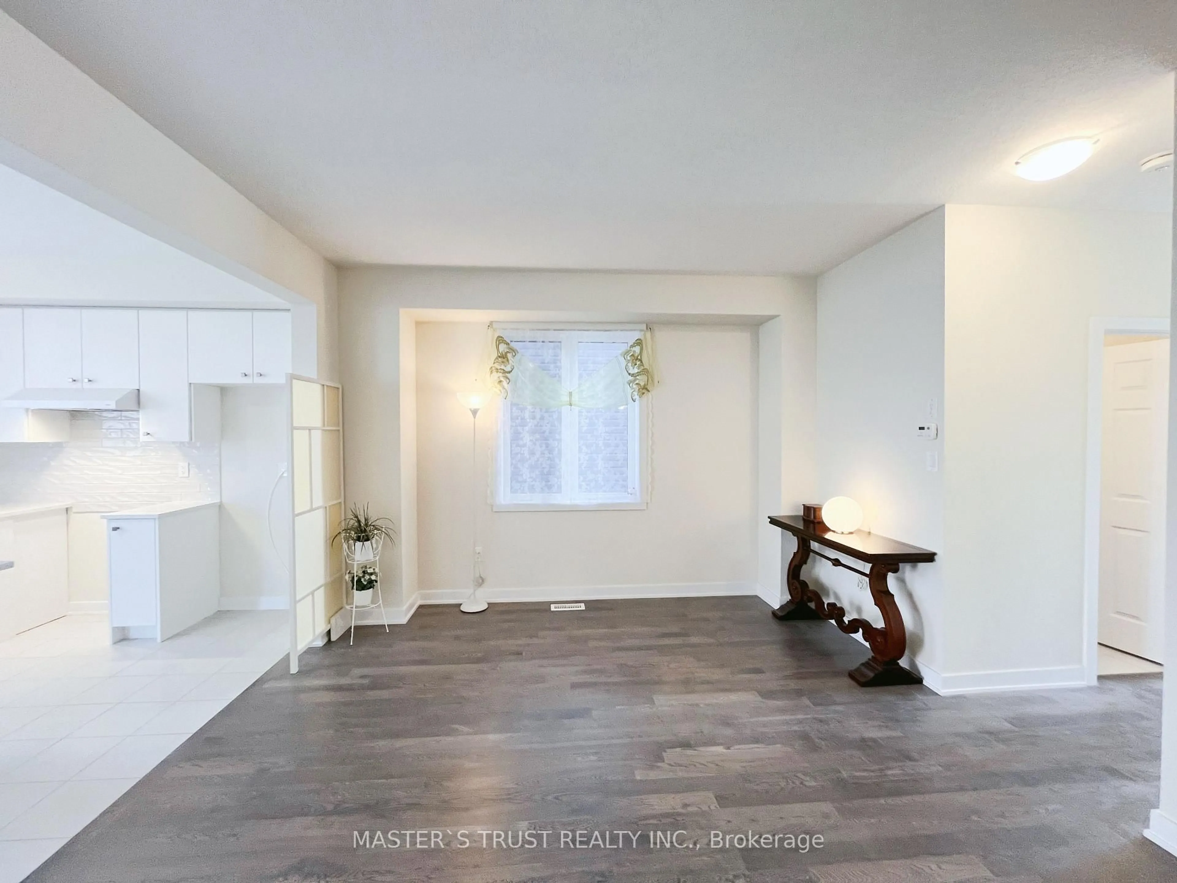 Indoor entryway for 141 Keelson St, Welland Ontario L3B 0M6