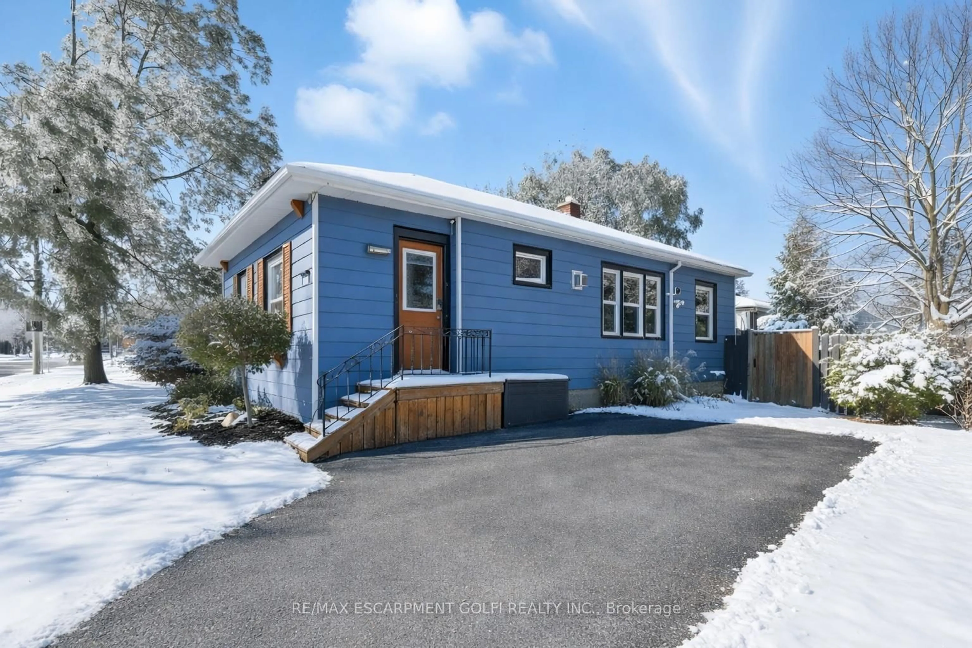 Home with vinyl exterior material, street for 119 Port Robinson Rd, Pelham Ontario L0S 1E0