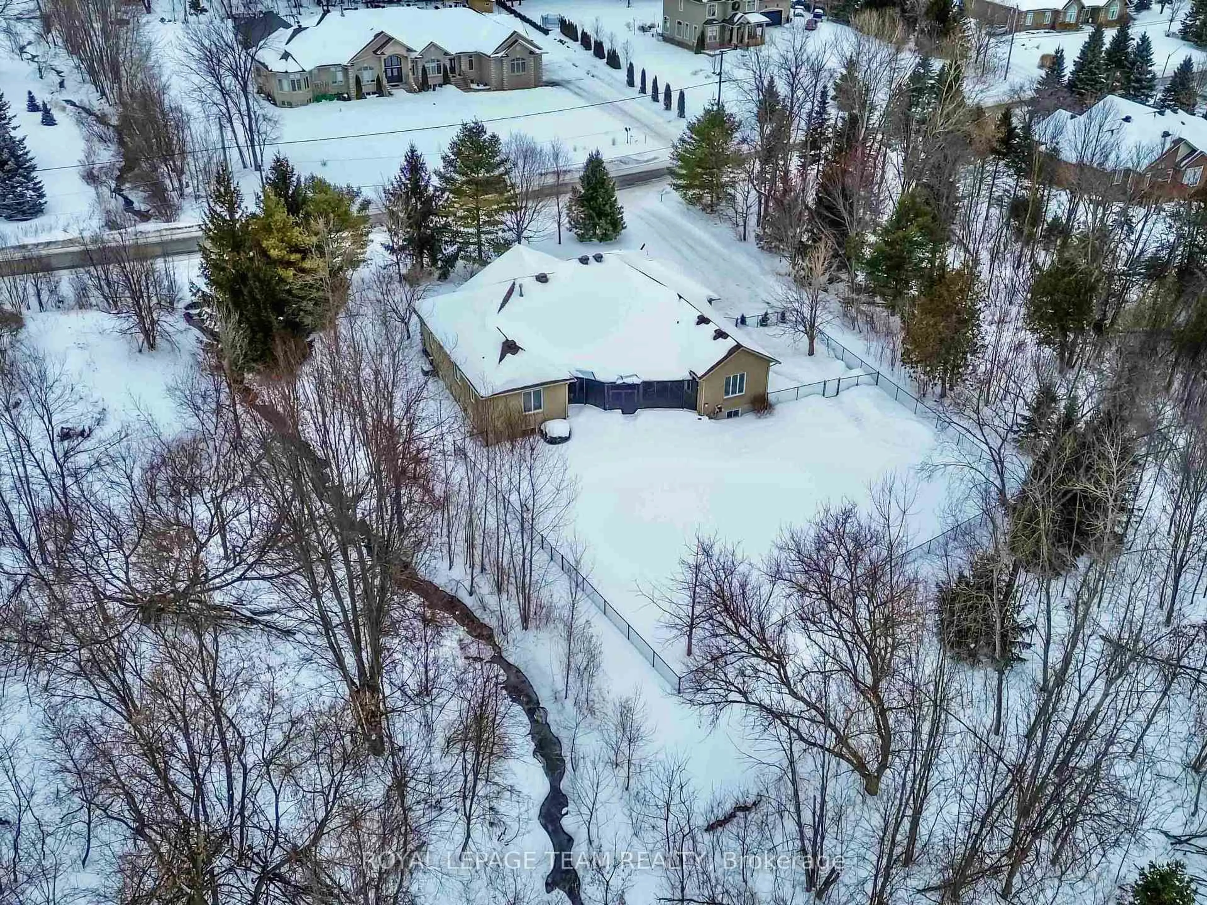 A pic from outside/outdoor area/front of a property/back of a property/a pic from drone, unknown for 6196 Elkwood Dr, Ottawa Ontario K4P 1M9