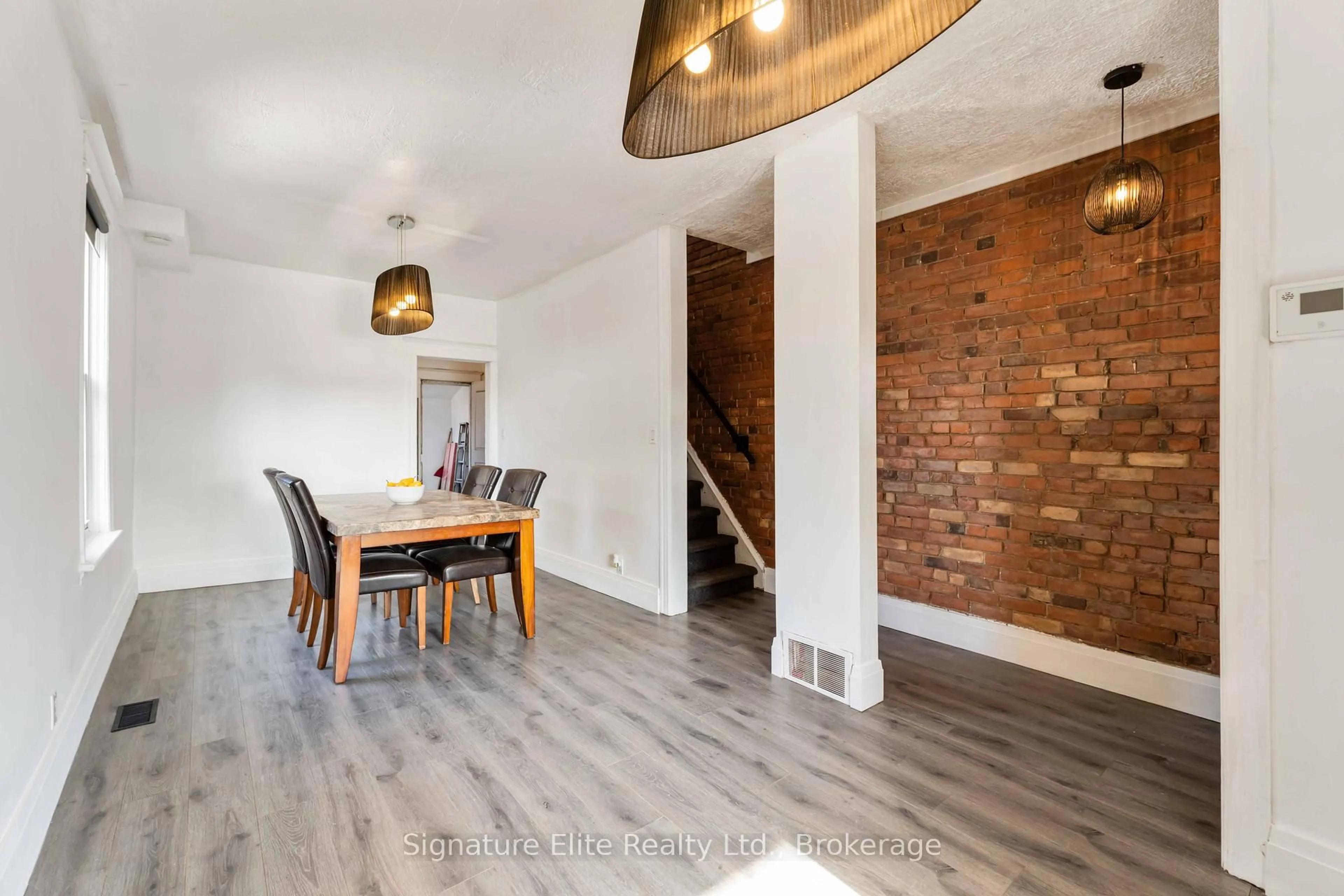 Dining room, wood/laminate floor for 67 Beach Rd, Hamilton Ontario L8L 3Z6