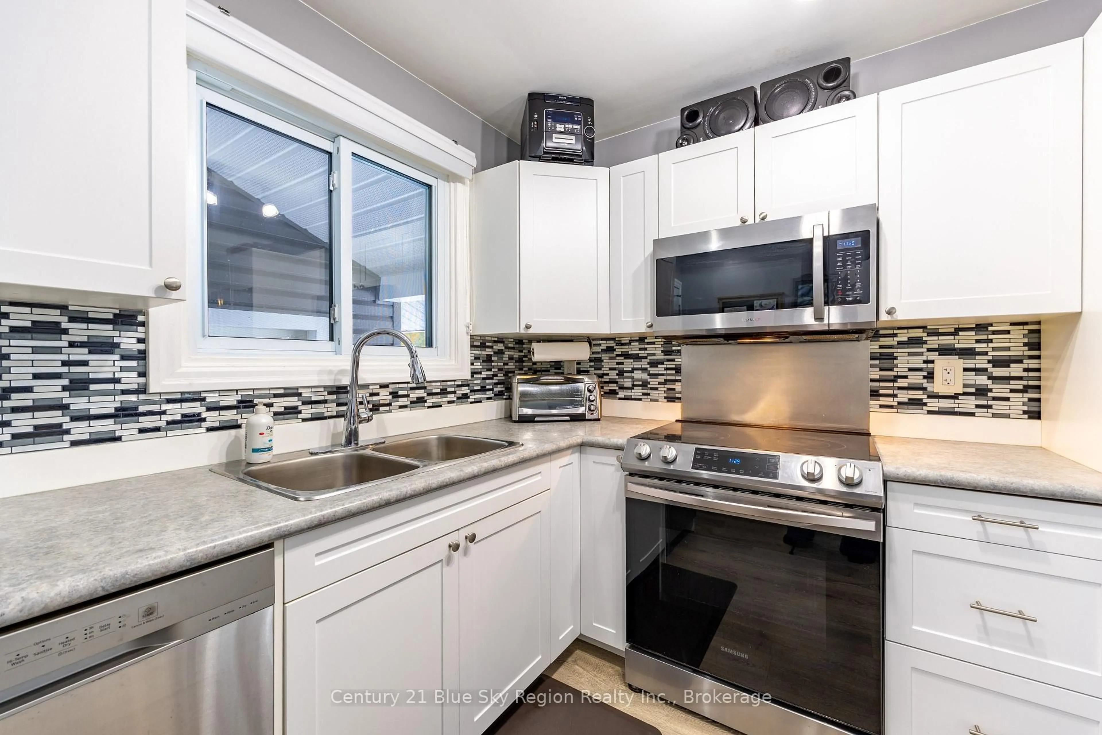 Open concept kitchen, ceramic/tile floor for 1357 Corbeil Rd, East Ferris Ontario P0H 1K0