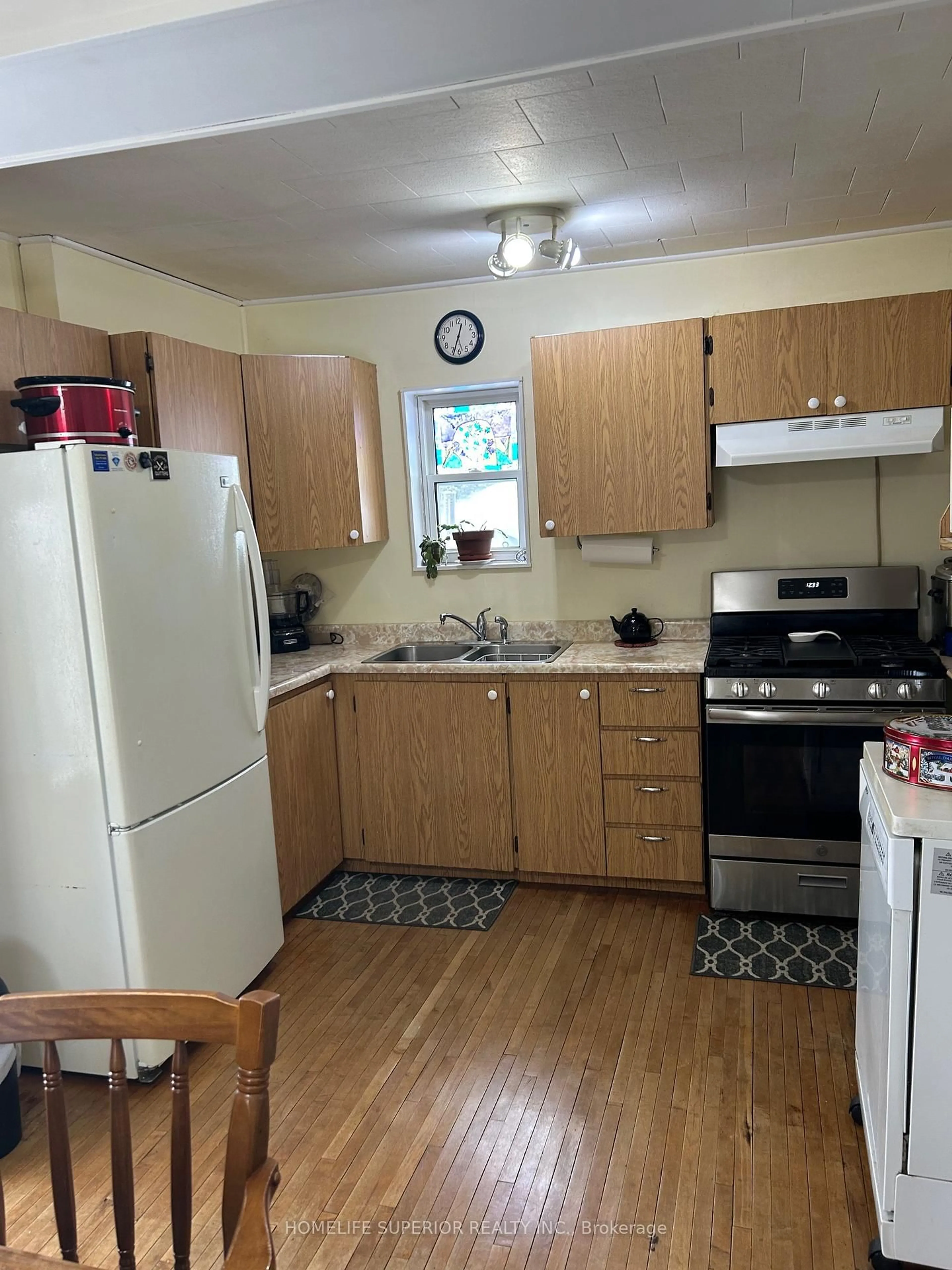 Standard kitchen, unknown for 50 Victoria St, Limoges Ontario K0K 2M0