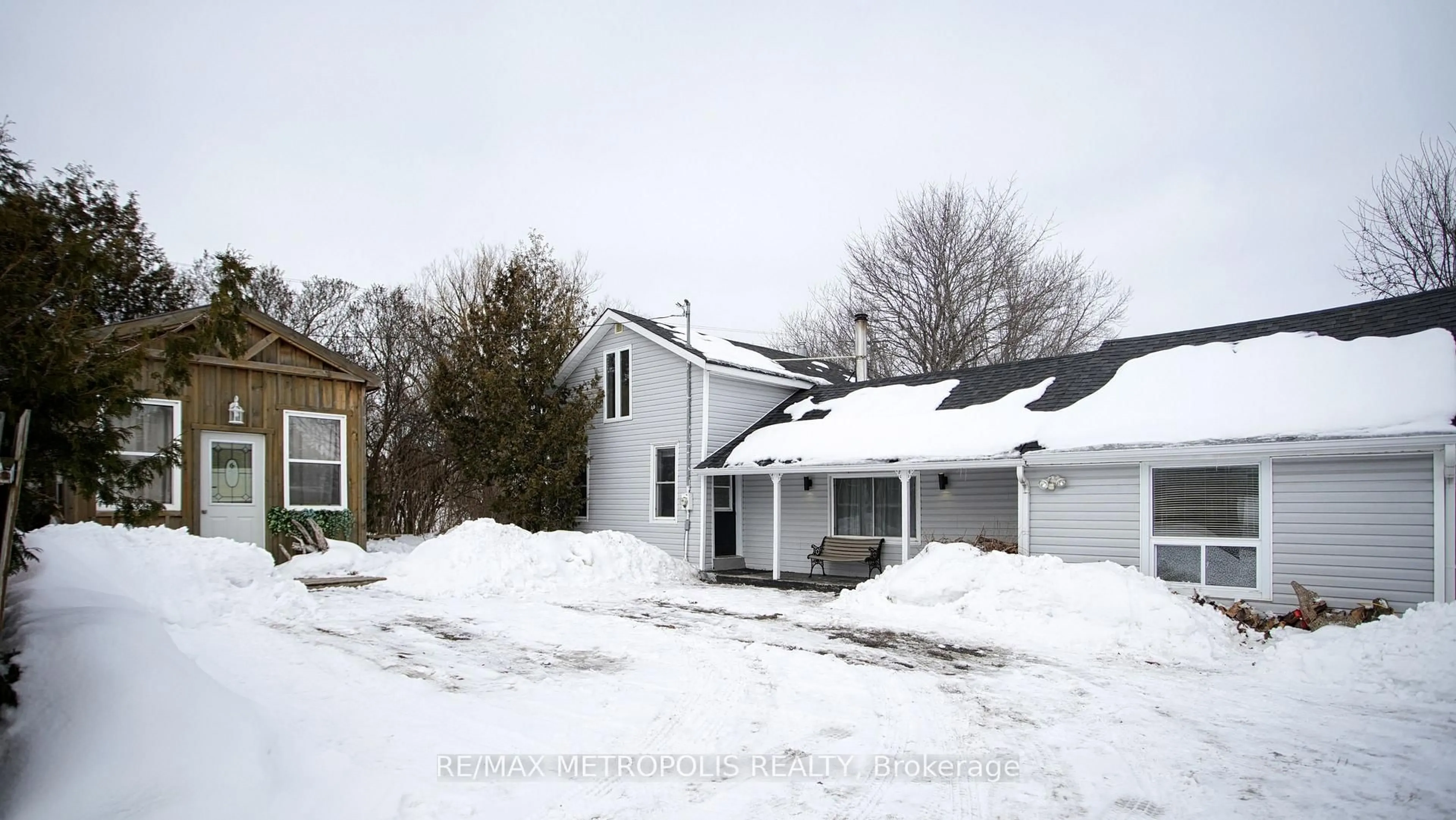 A pic from outside/outdoor area/front of a property/back of a property/a pic from drone, street for 2046 County 2 Rd, Port Hope Ontario L1A 3V7
