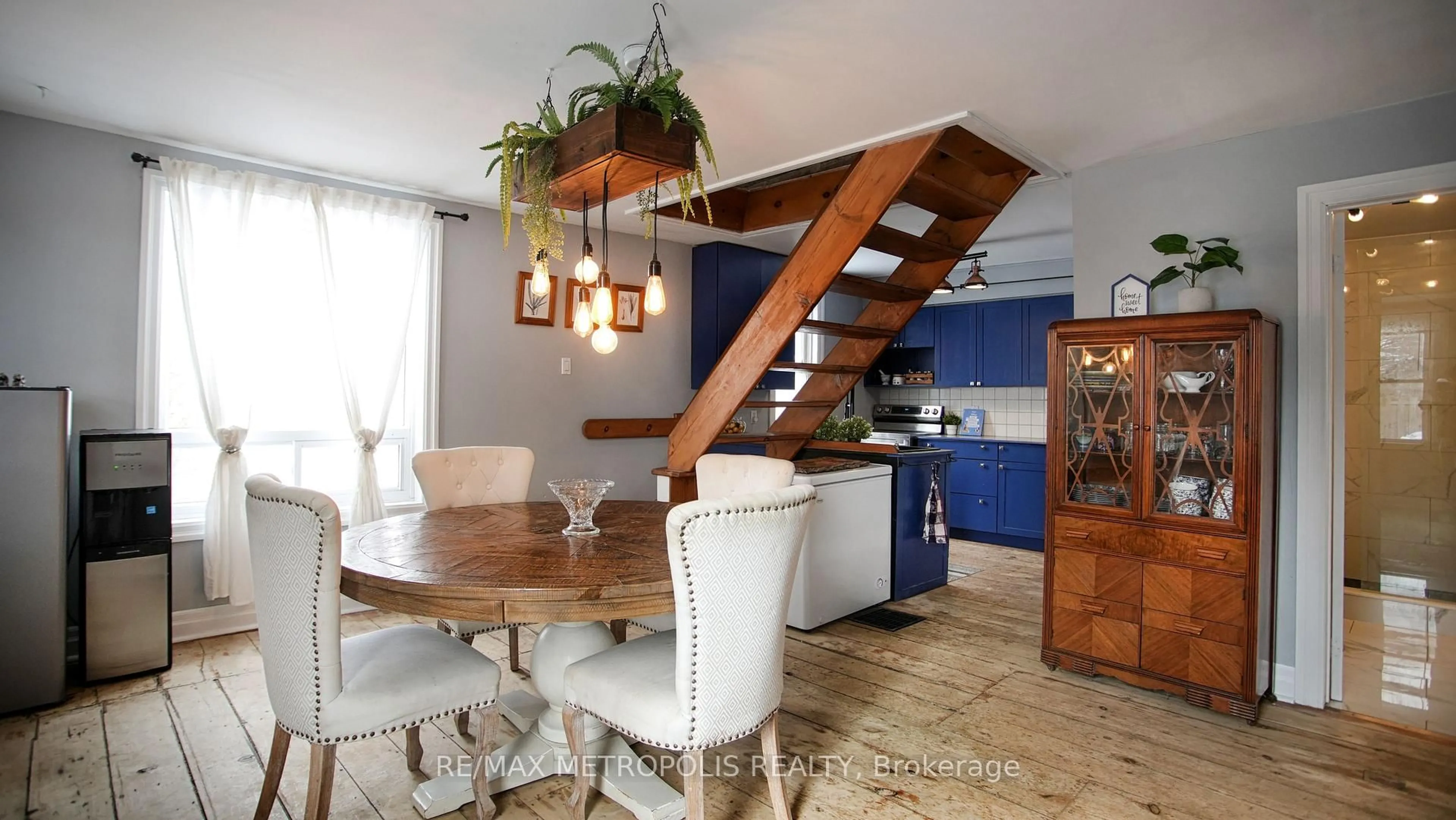 Dining room, wood/laminate floor for 2046 County 2 Rd, Port Hope Ontario L1A 3V7