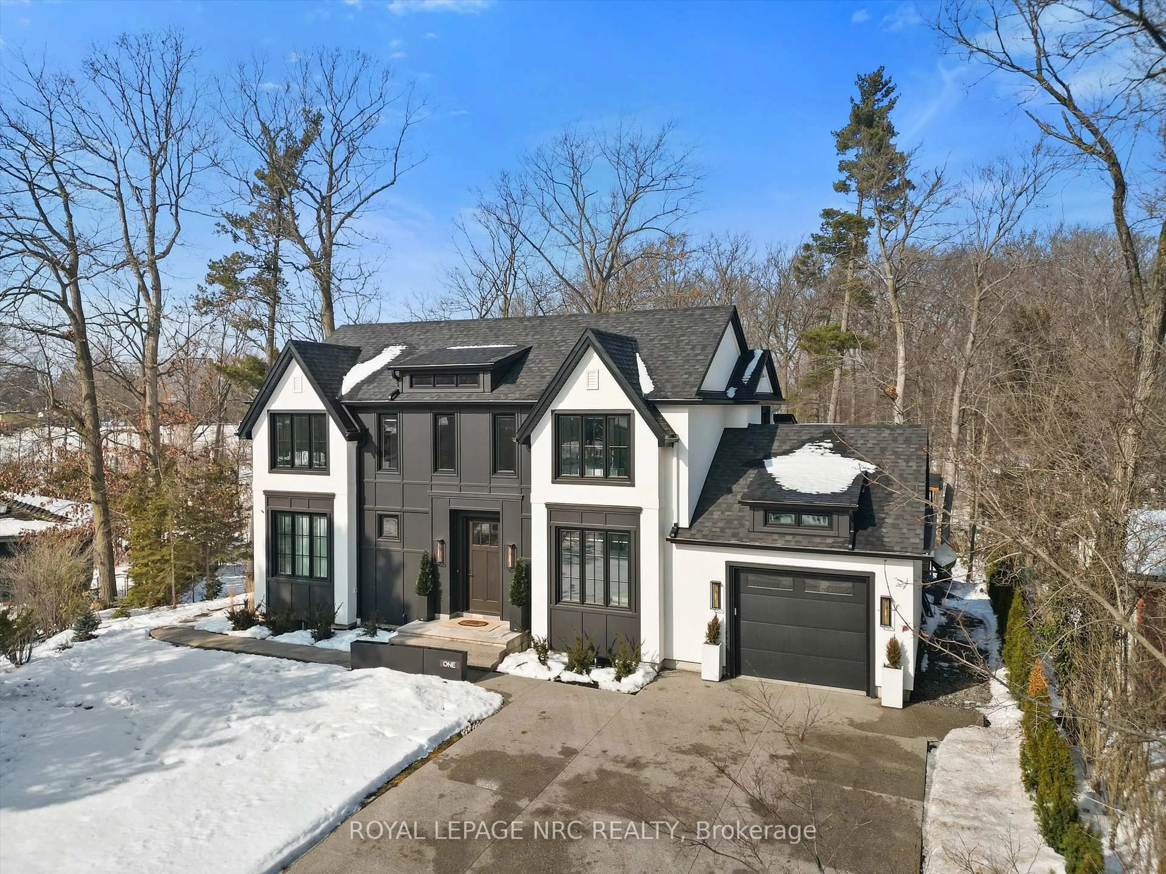 Home with brick exterior material, street for 1 Briarfield Cres, St. Catharines Ontario L2T 3T4