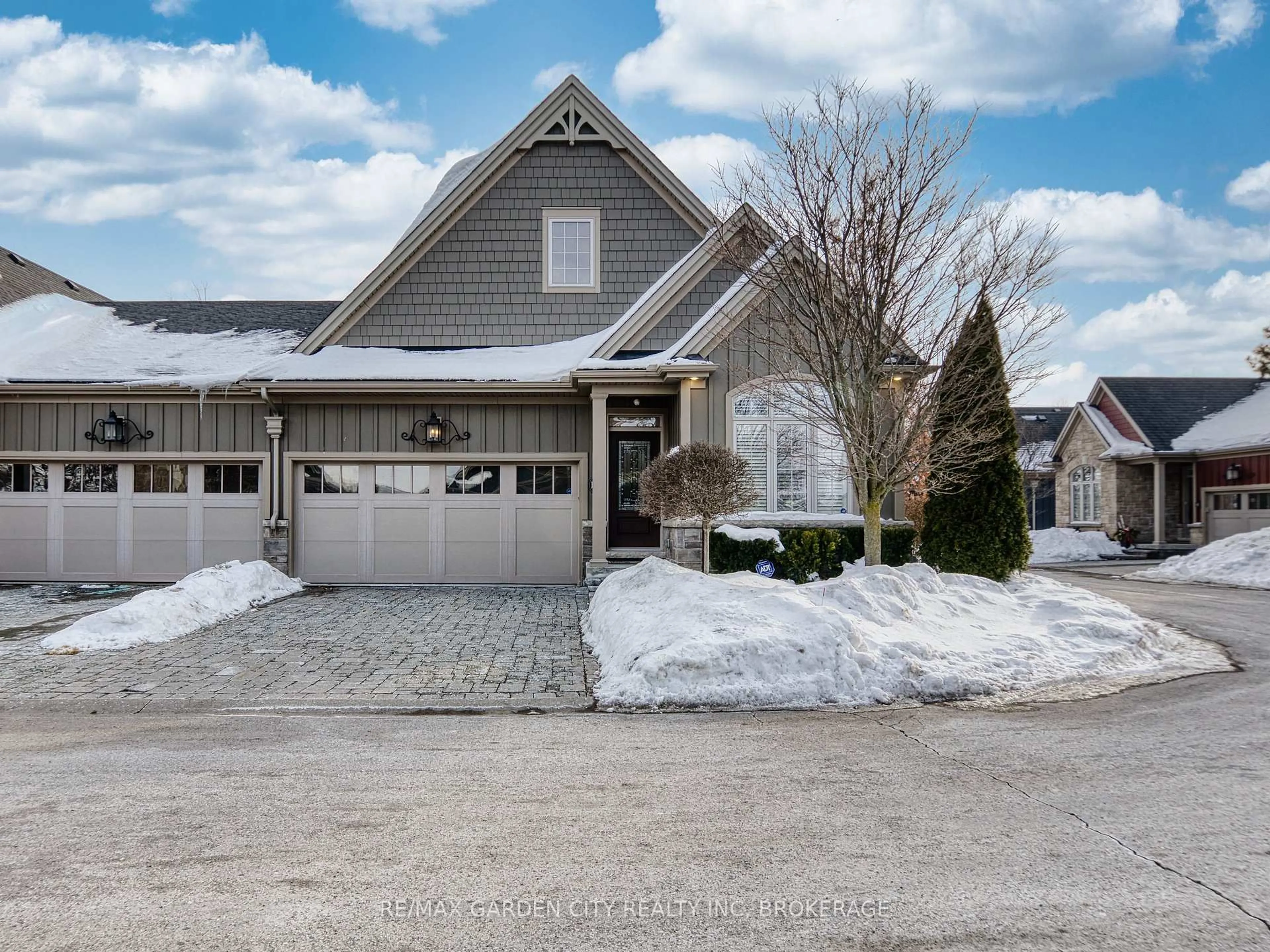 Unknown for 215 Vansickle Rd #15, St. Catharines Ontario L2S 0E3