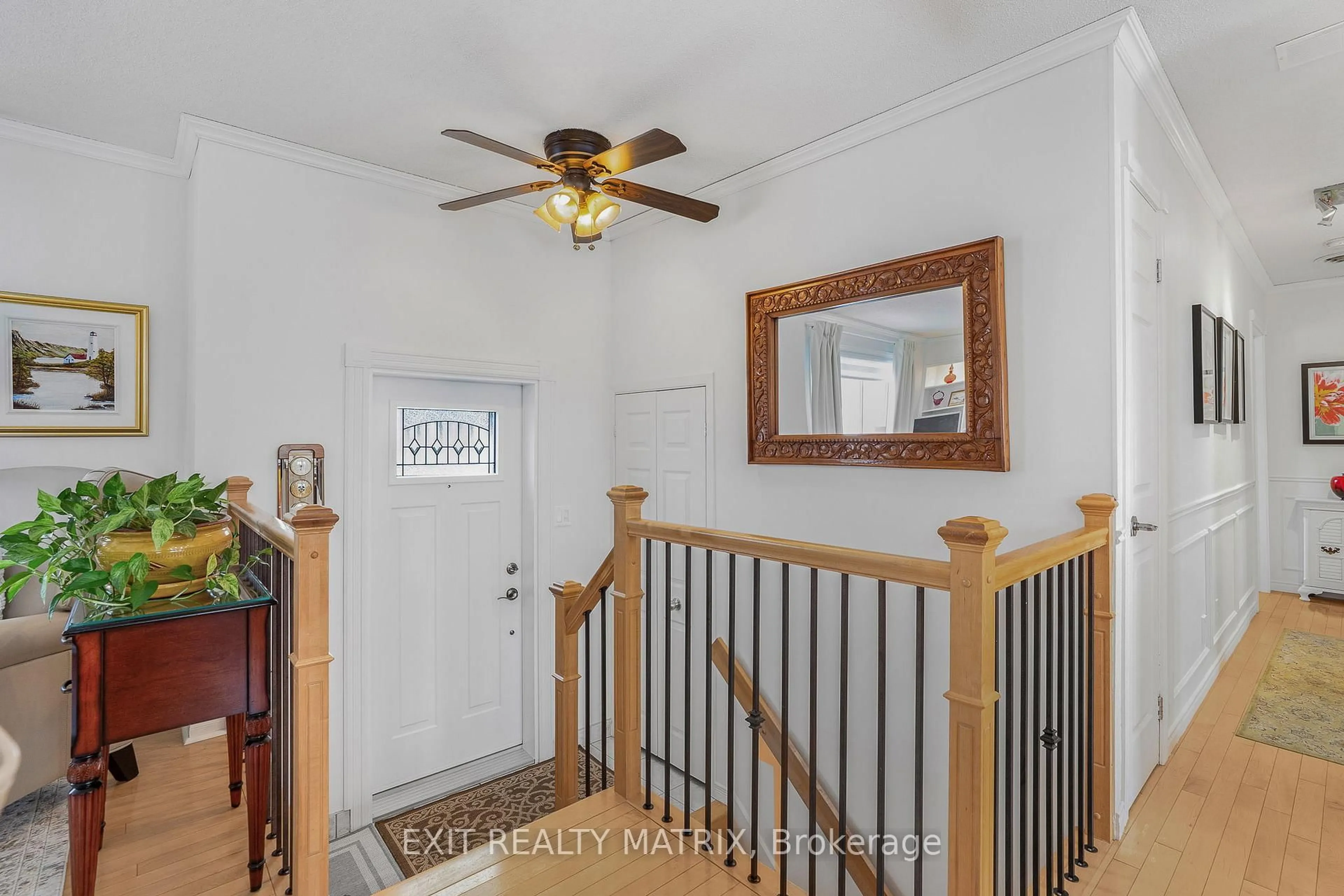 Indoor entryway for 636 Front Rd, Champlain Ontario K0B 1K0