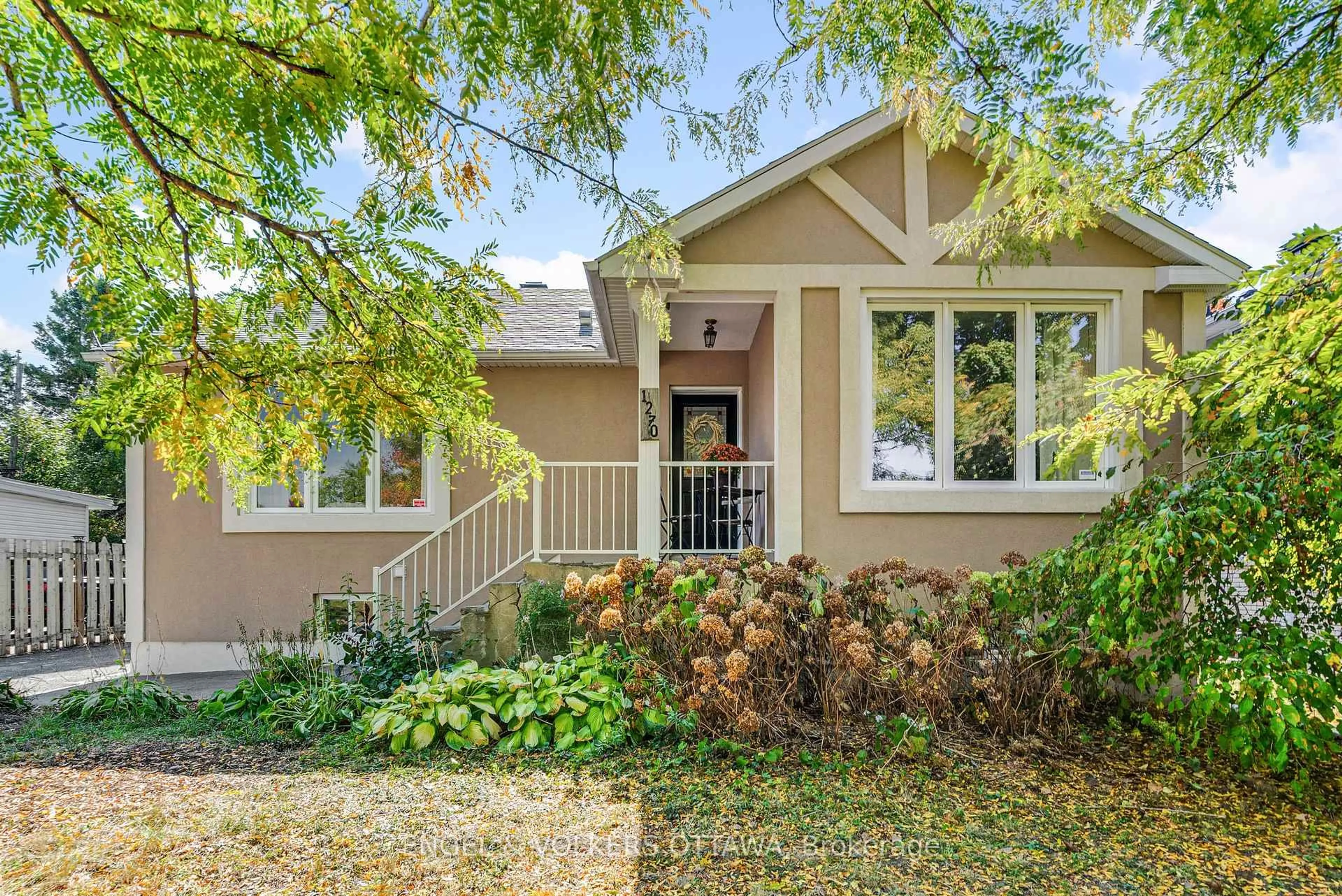 Home with vinyl exterior material, street for 1270 CHEVERTON Ave, Ottawa Ontario K1H 7P6