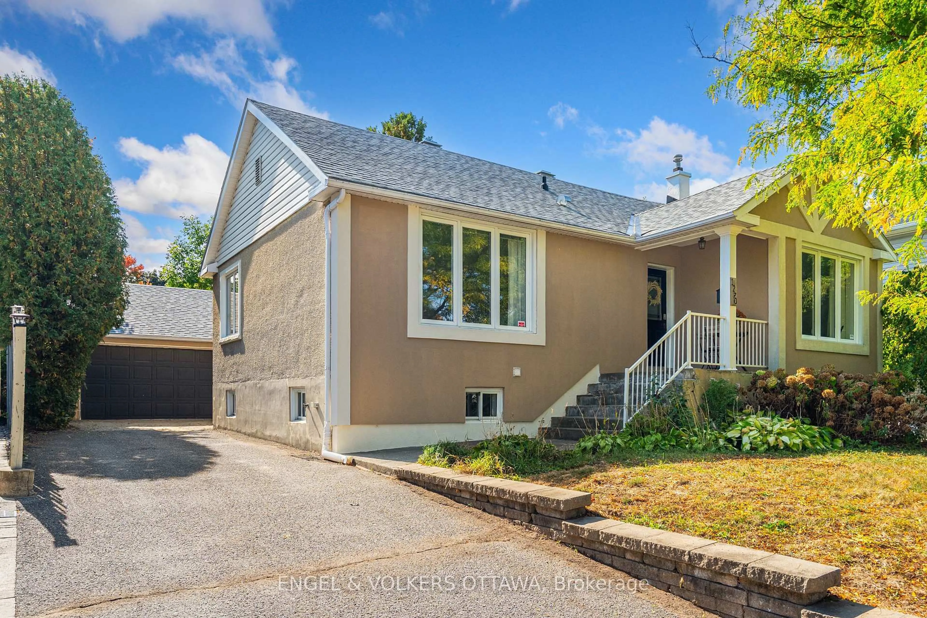 Home with vinyl exterior material, street for 1270 CHEVERTON Ave, Ottawa Ontario K1H 7P6