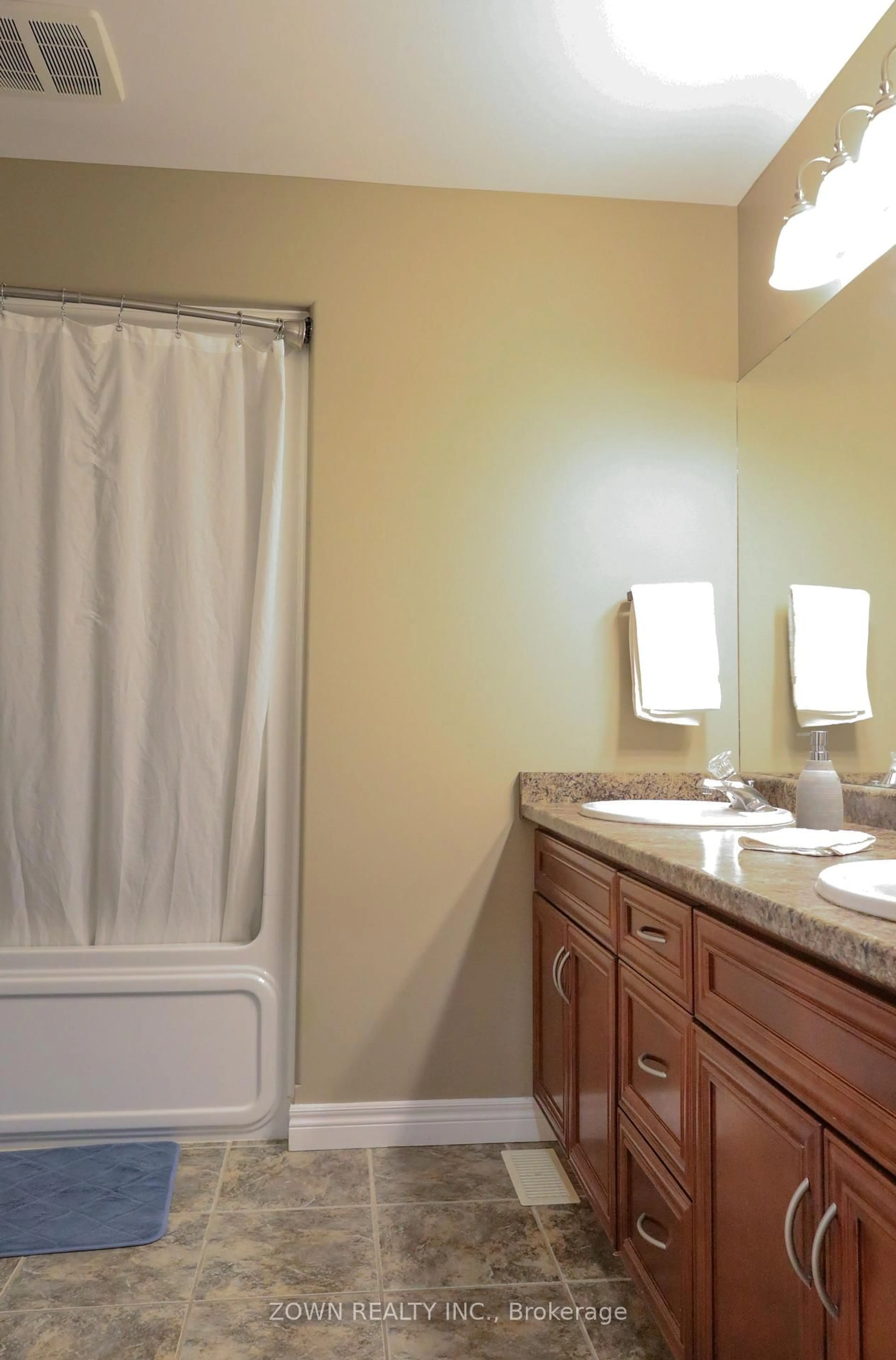 Standard bathroom, ceramic/tile floor for 1433 Girard Dr, Lakeshore Ontario N8L 0R3
