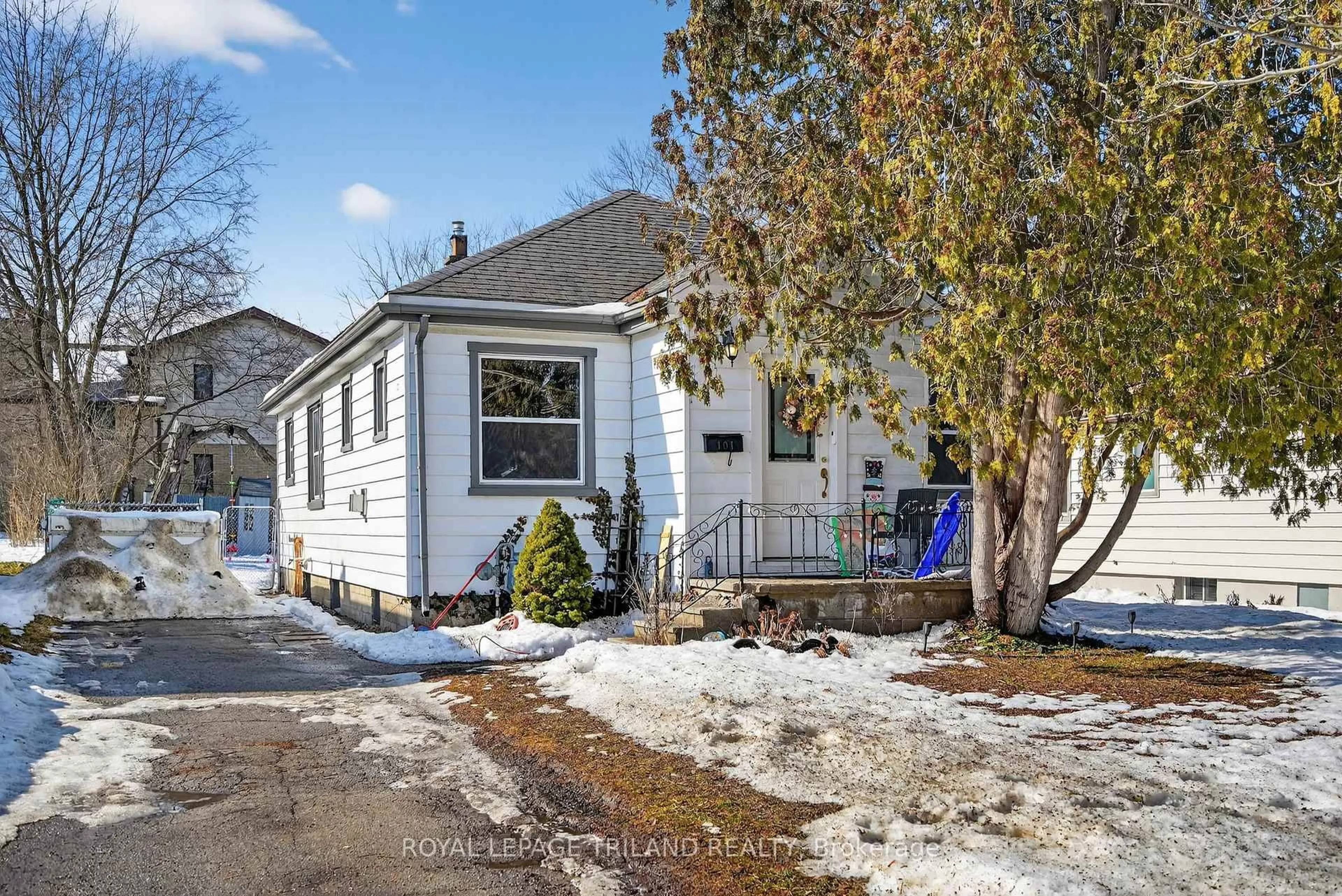 Home with vinyl exterior material, street for 101 Appel St, London East Ontario N5Y 1R5