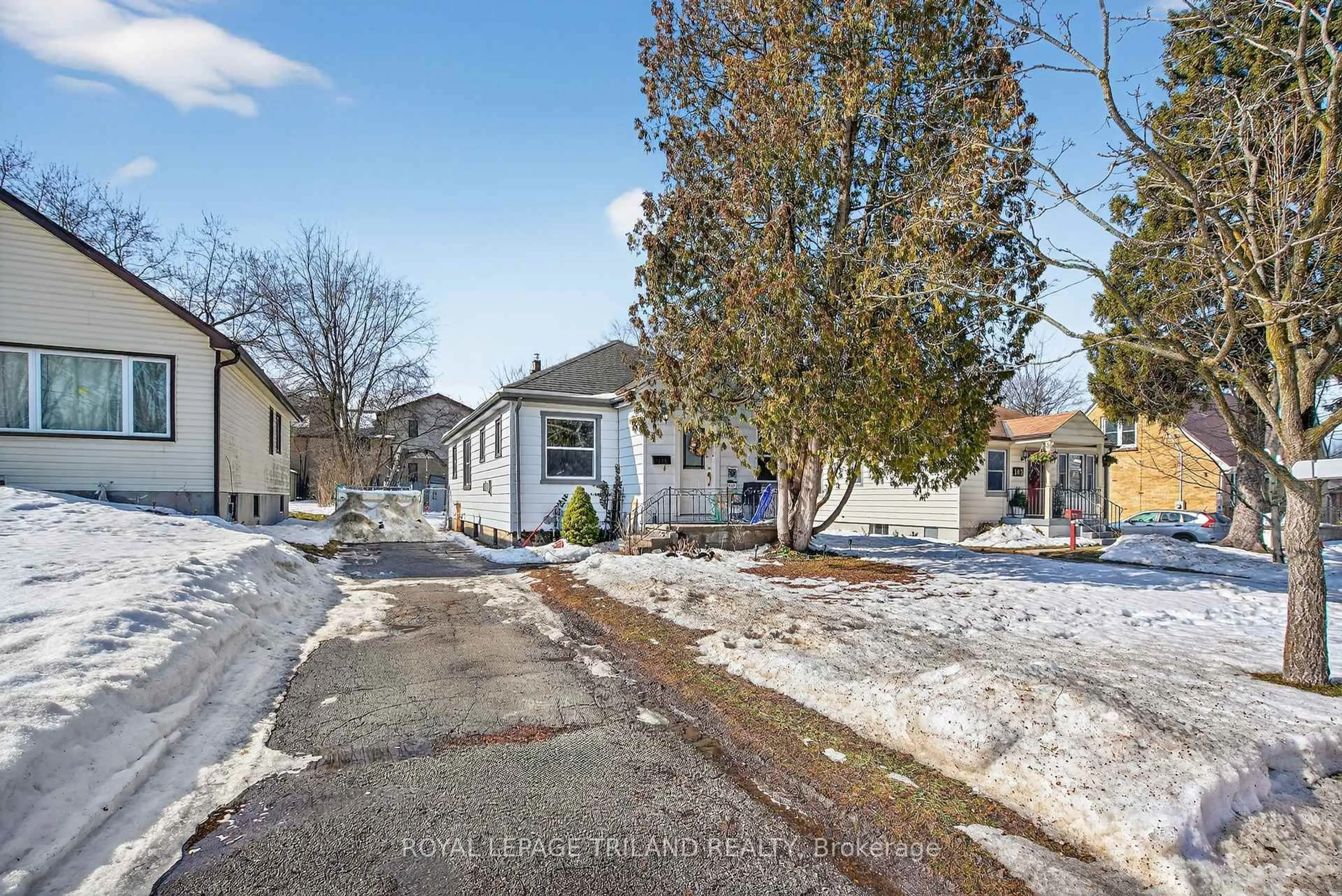 A pic from outside/outdoor area/front of a property/back of a property/a pic from drone, street for 101 Appel St, London East Ontario N5Y 1R5