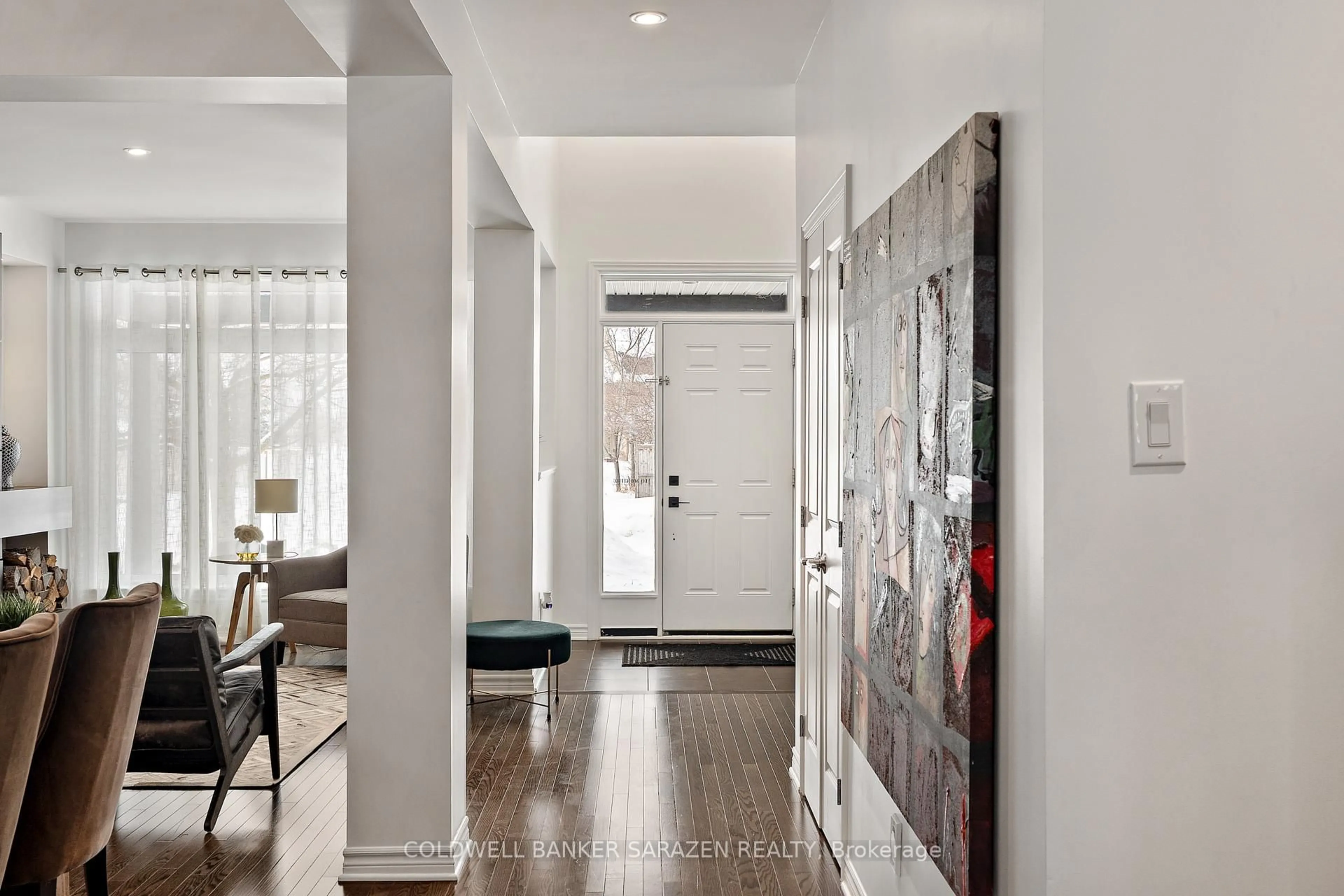 Indoor entryway for 179 Gracewood Cres, Ottawa Ontario K1T 0J3