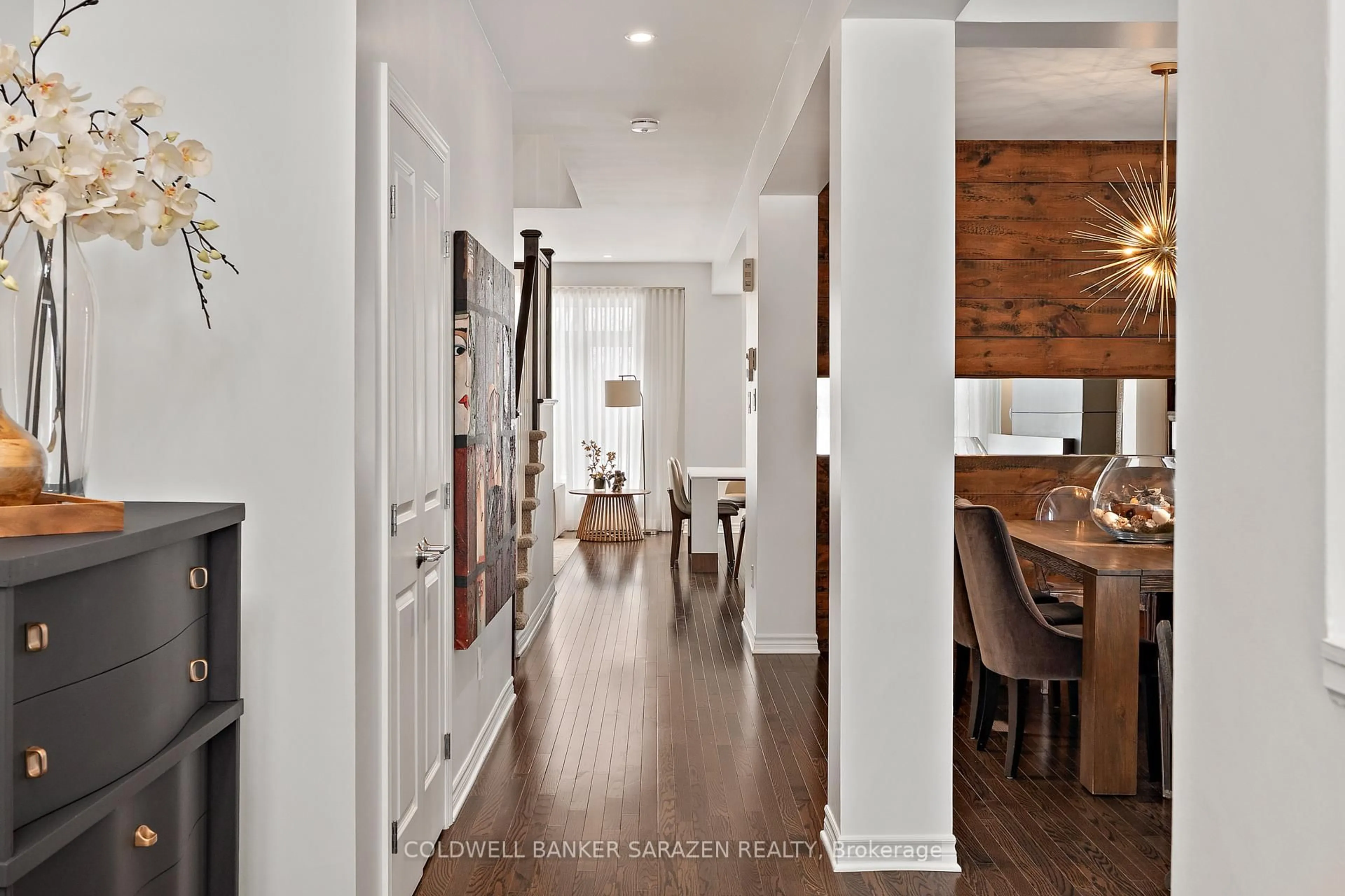 Indoor entryway for 179 Gracewood Cres, Ottawa Ontario K1T 0J3