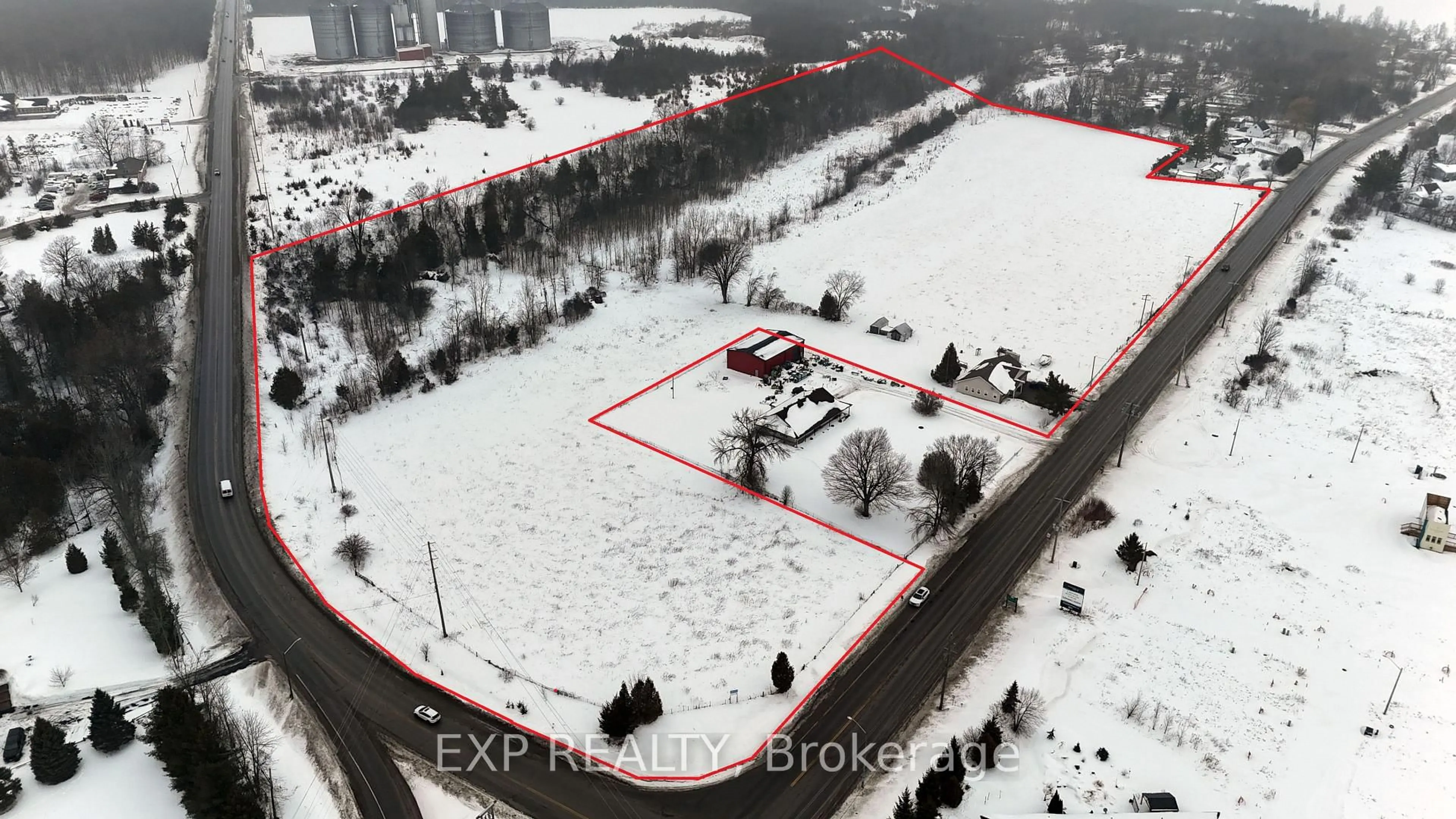A pic from outside/outdoor area/front of a property/back of a property/a pic from drone, building for 22384 Loyalist Pkwy, Trenton Ontario K8V 5P7