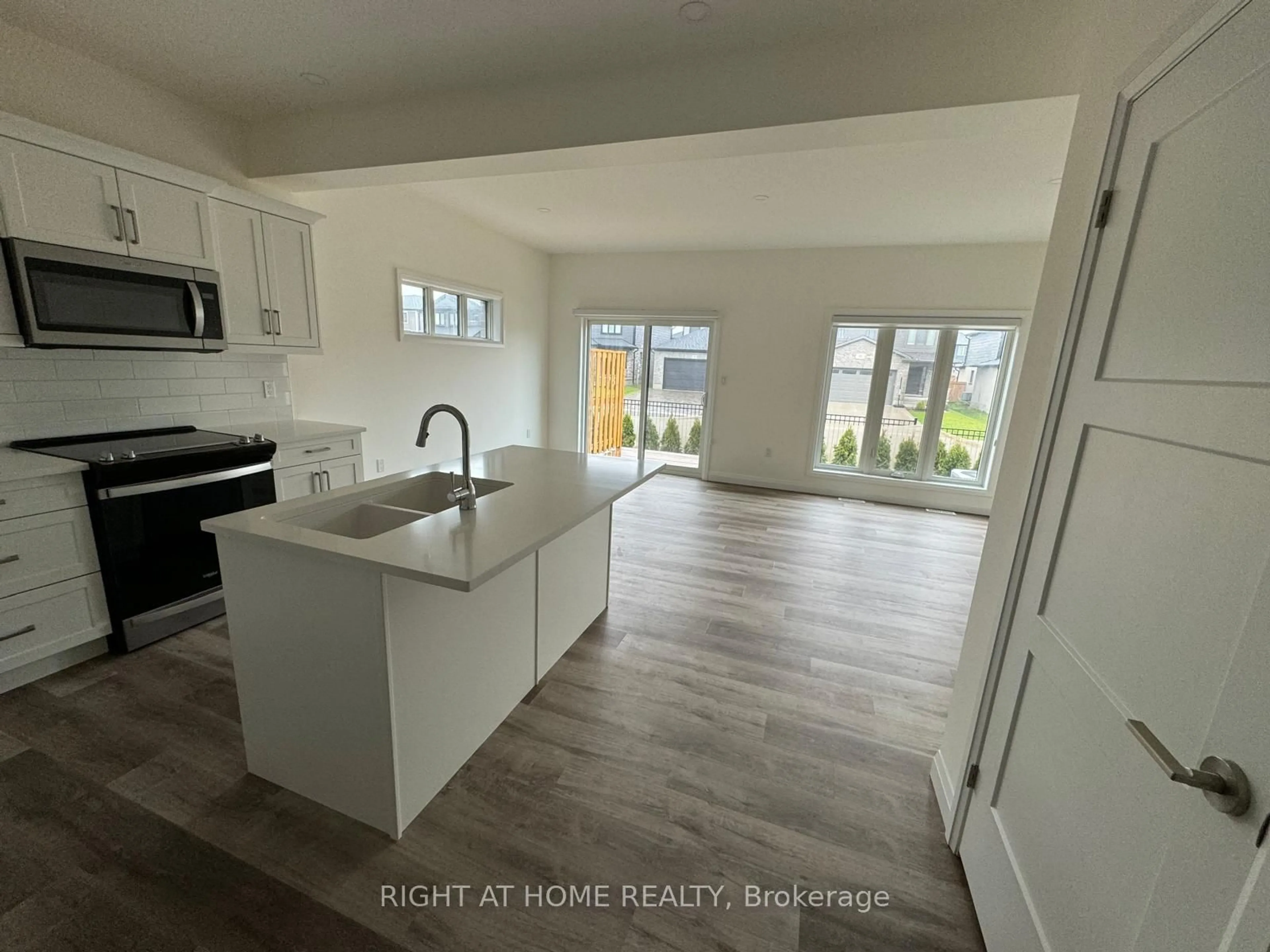 Open concept kitchen, unknown for 17 NICHOLSON St #36, Lucan Biddulph Ontario N0M 2J0