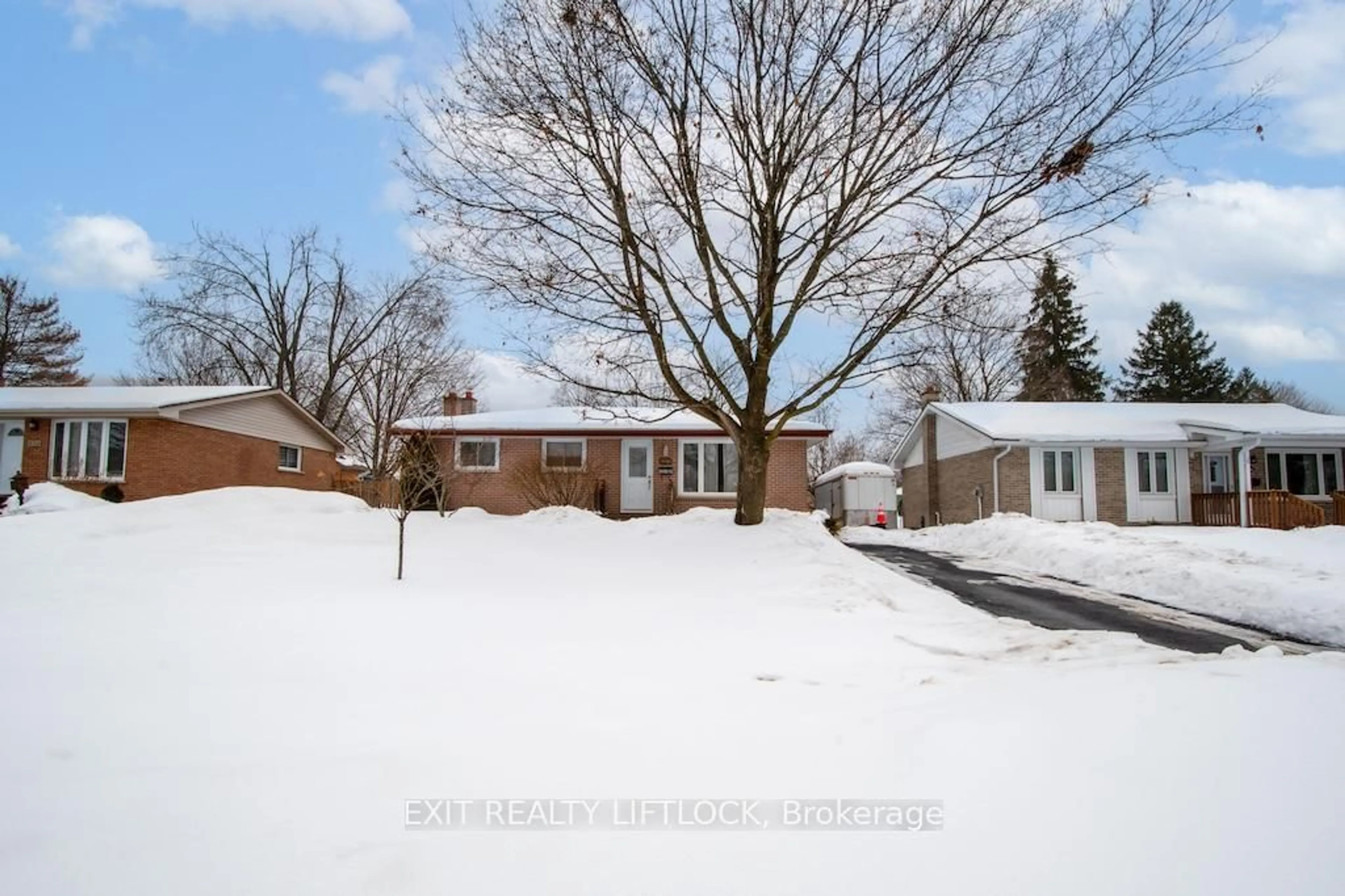 A pic from outside/outdoor area/front of a property/back of a property/a pic from drone, street for 990 St Paul's St, Peterborough Ontario K9H 6J6