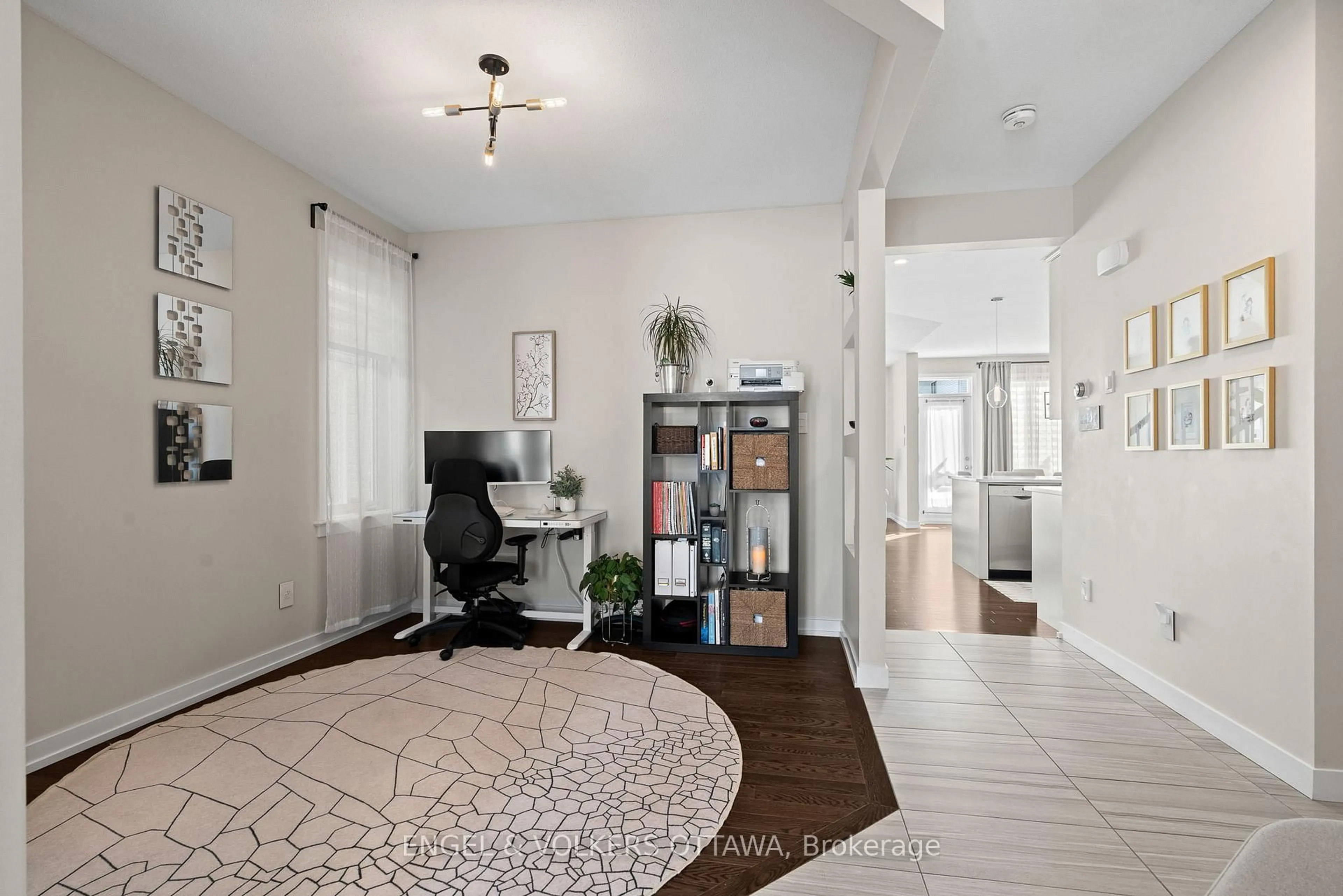 Indoor entryway for 267 Sceptre Way, Ottawa Ontario K2V 0C6