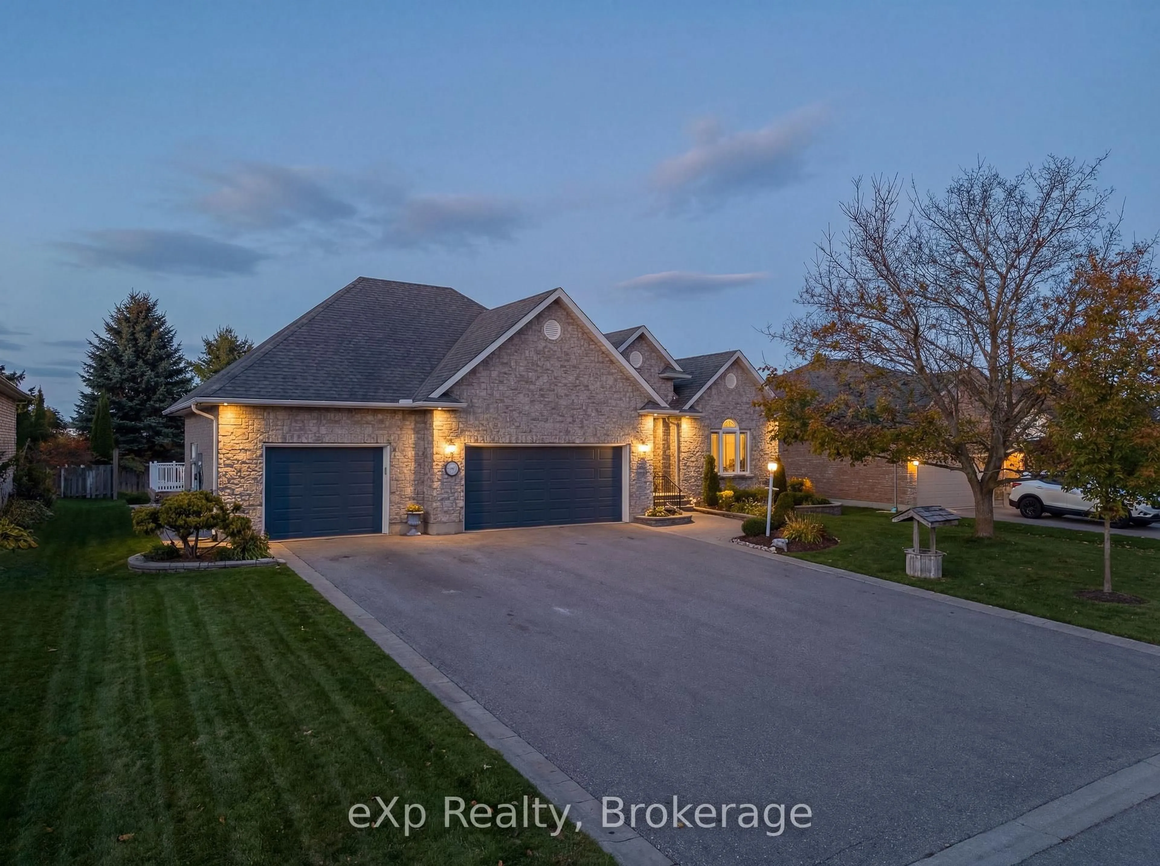 A pic from outside/outdoor area/front of a property/back of a property/a pic from drone, street for 9 Parkview Dr, Wellesley Ontario N0B 2T0