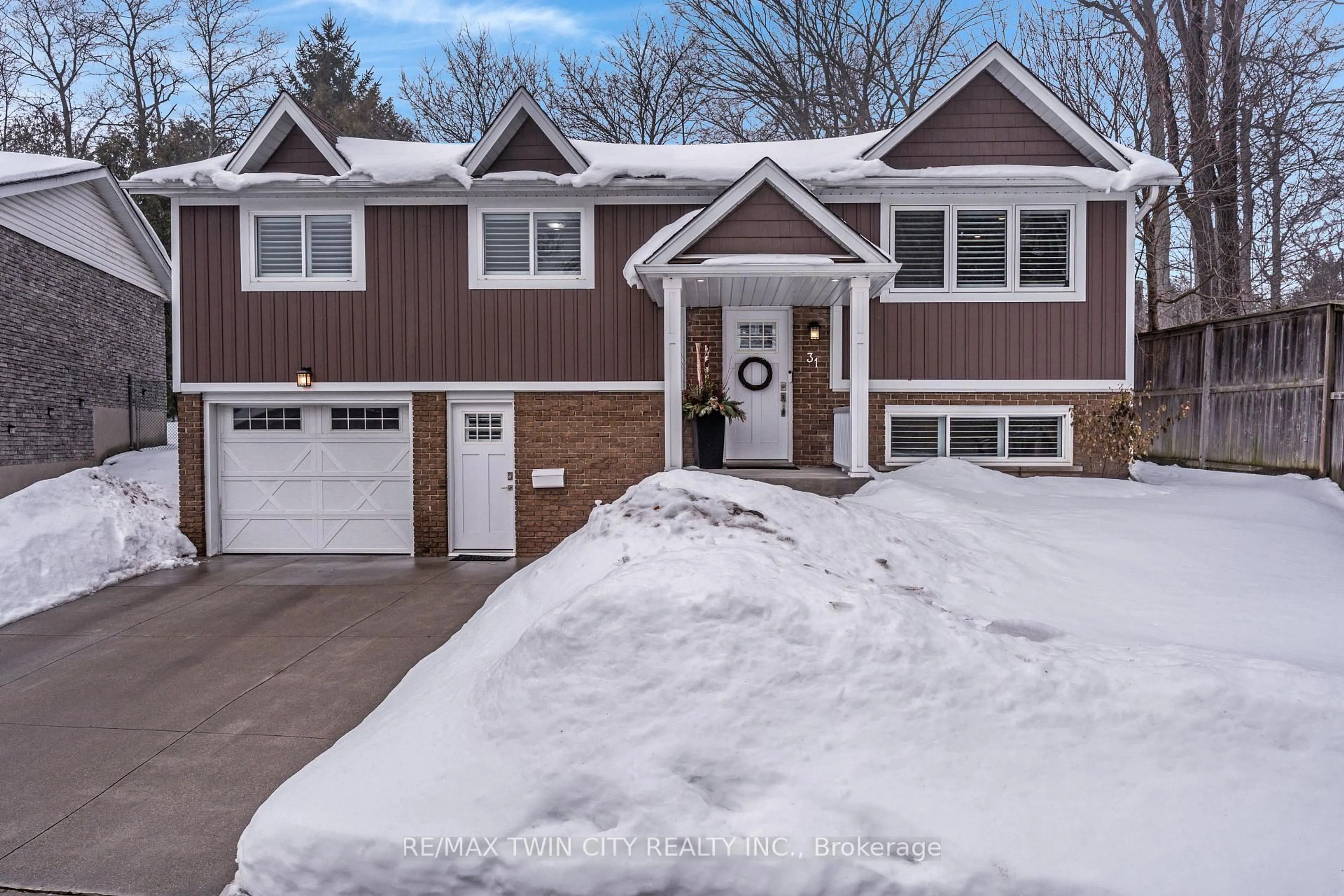 Unknown for 31 Dayman Crt, Waterloo Ontario N2M 3A1