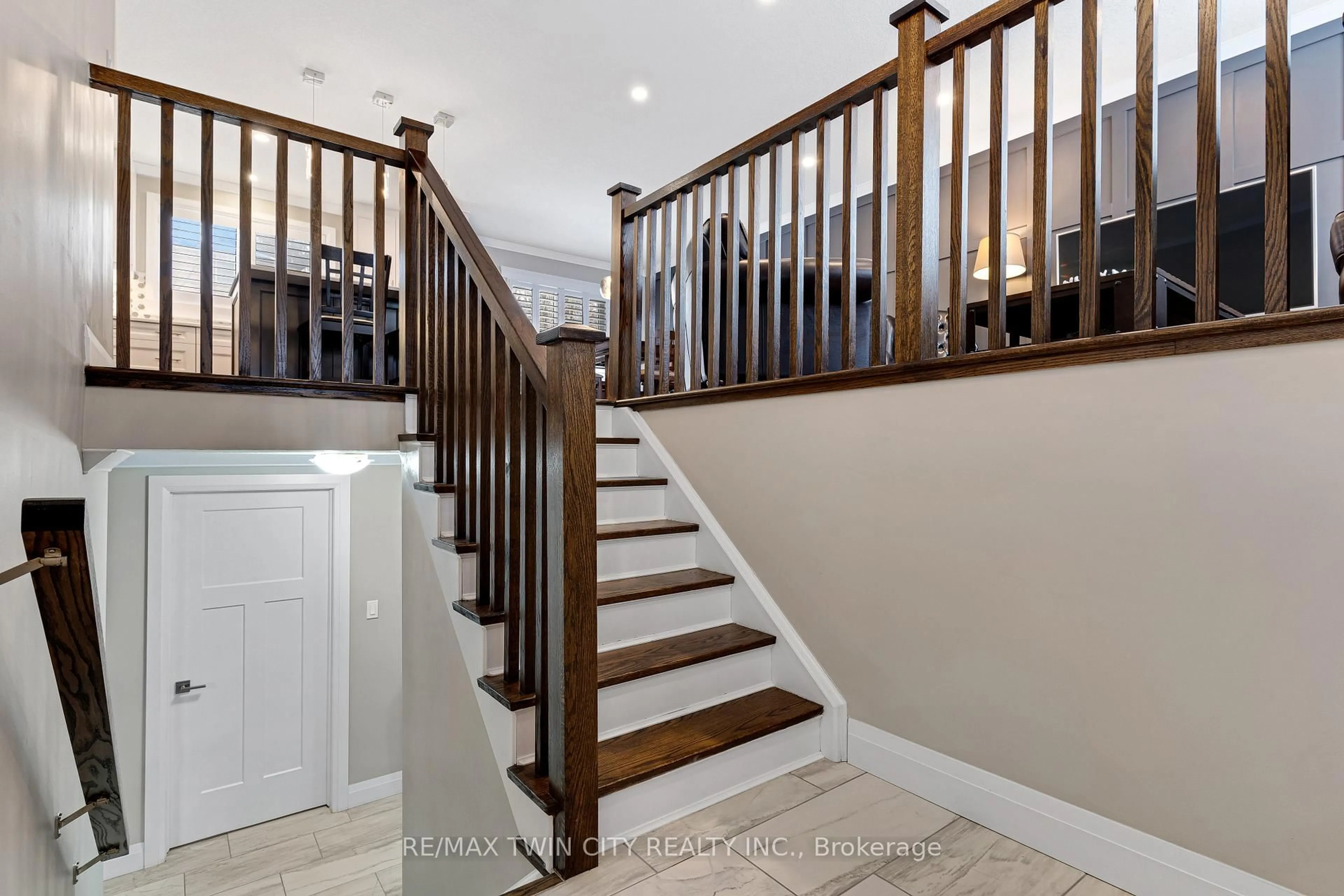 Stairs for 31 Dayman Crt, Waterloo Ontario N2M 3A1