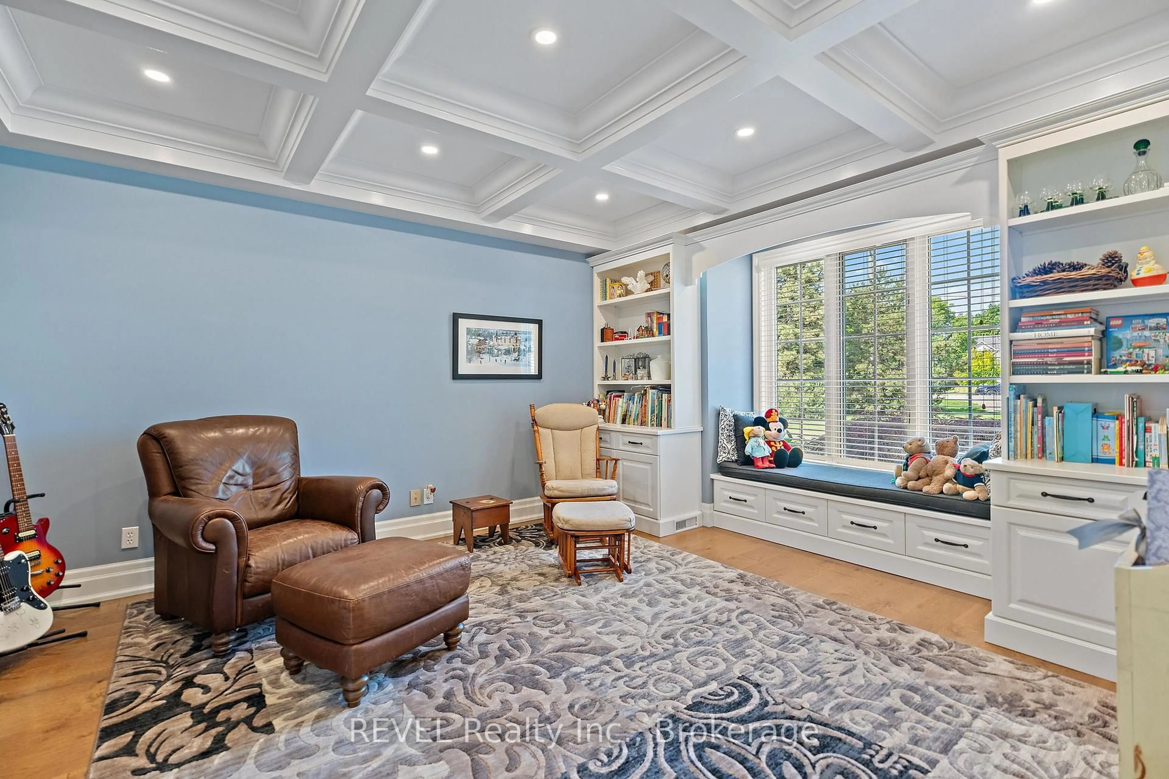 Living room with furniture, unknown for 1275 Four Mile Creek Rd, Niagara-on-the-Lake Ontario L0S 1J0