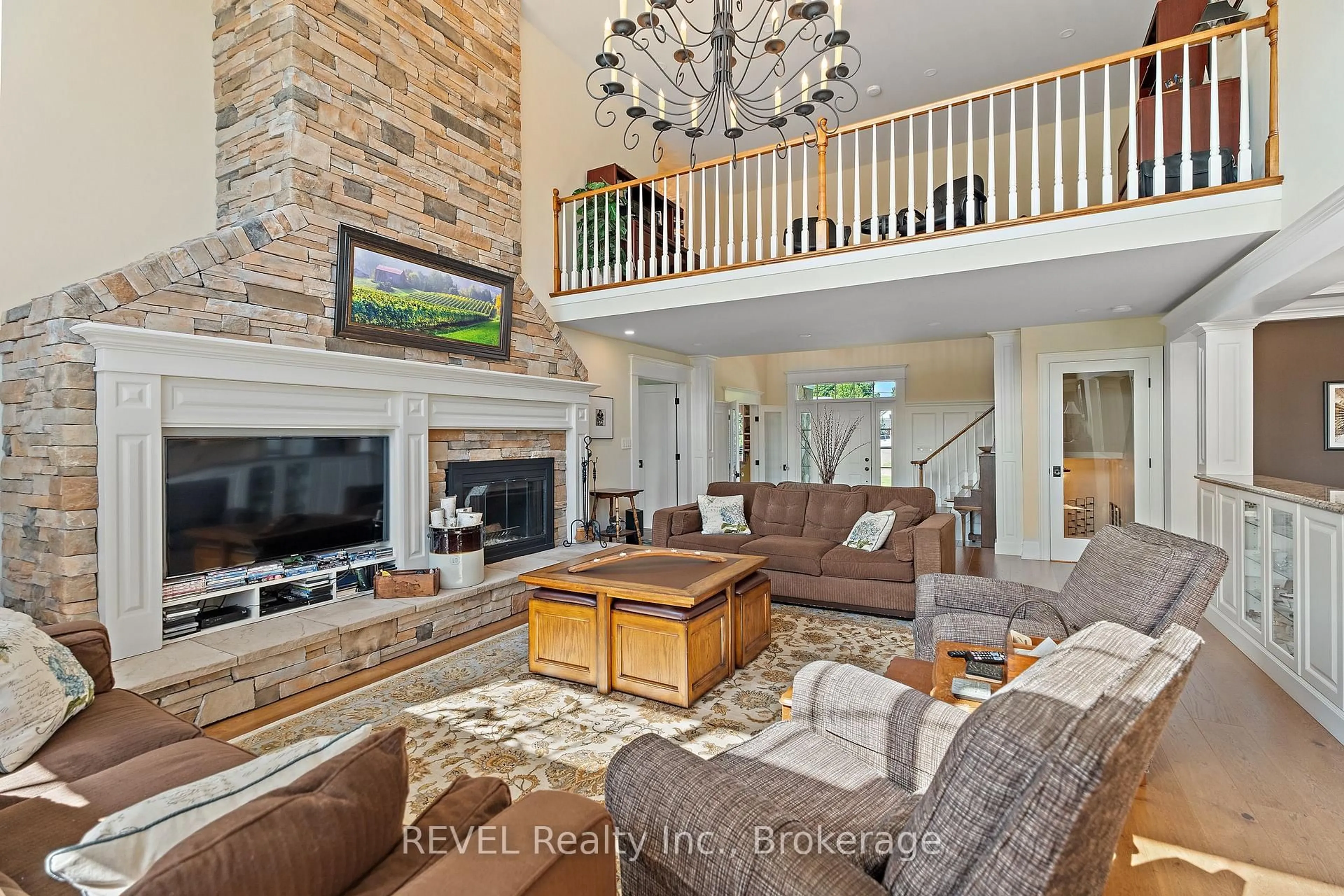 Living room with furniture, unknown for 1275 Four Mile Creek Rd, Niagara-on-the-Lake Ontario L0S 1J0