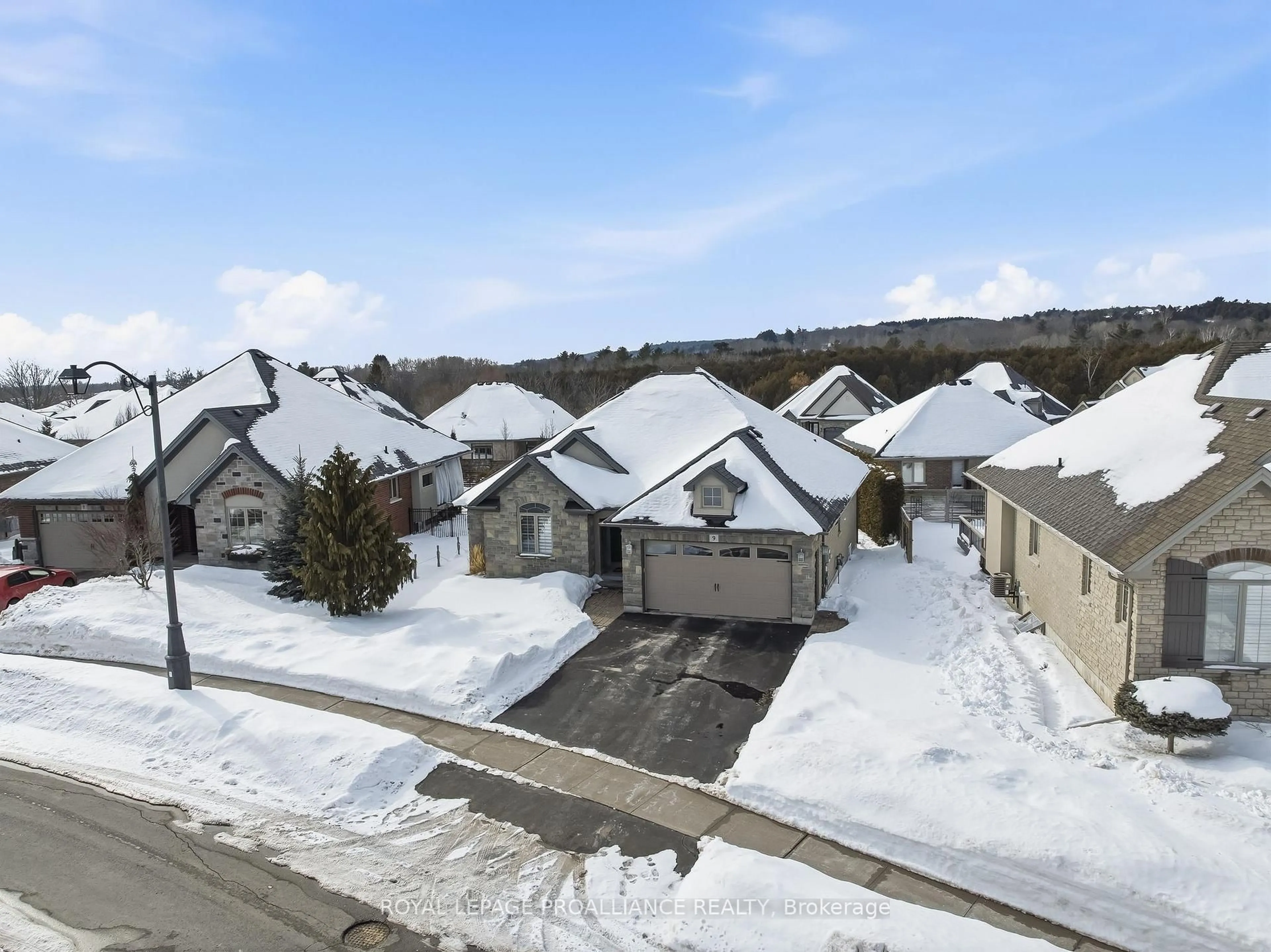 A pic from outside/outdoor area/front of a property/back of a property/a pic from drone, street for 9 Rosslyn Dr, Brighton Ontario K0K 1H0