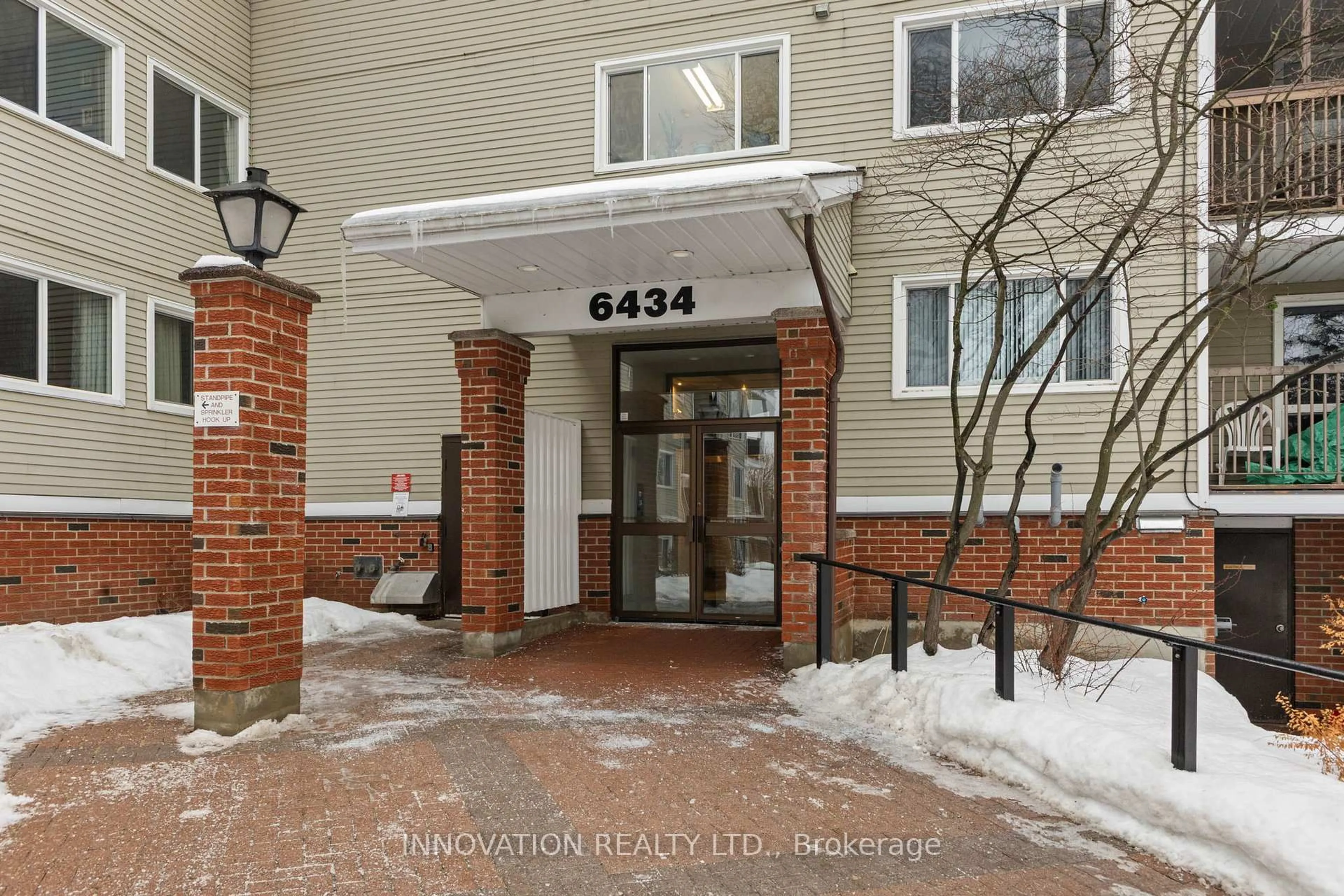 Indoor entryway for 6434 Bilberry Dr #316, Ottawa Ontario K1C 4P5
