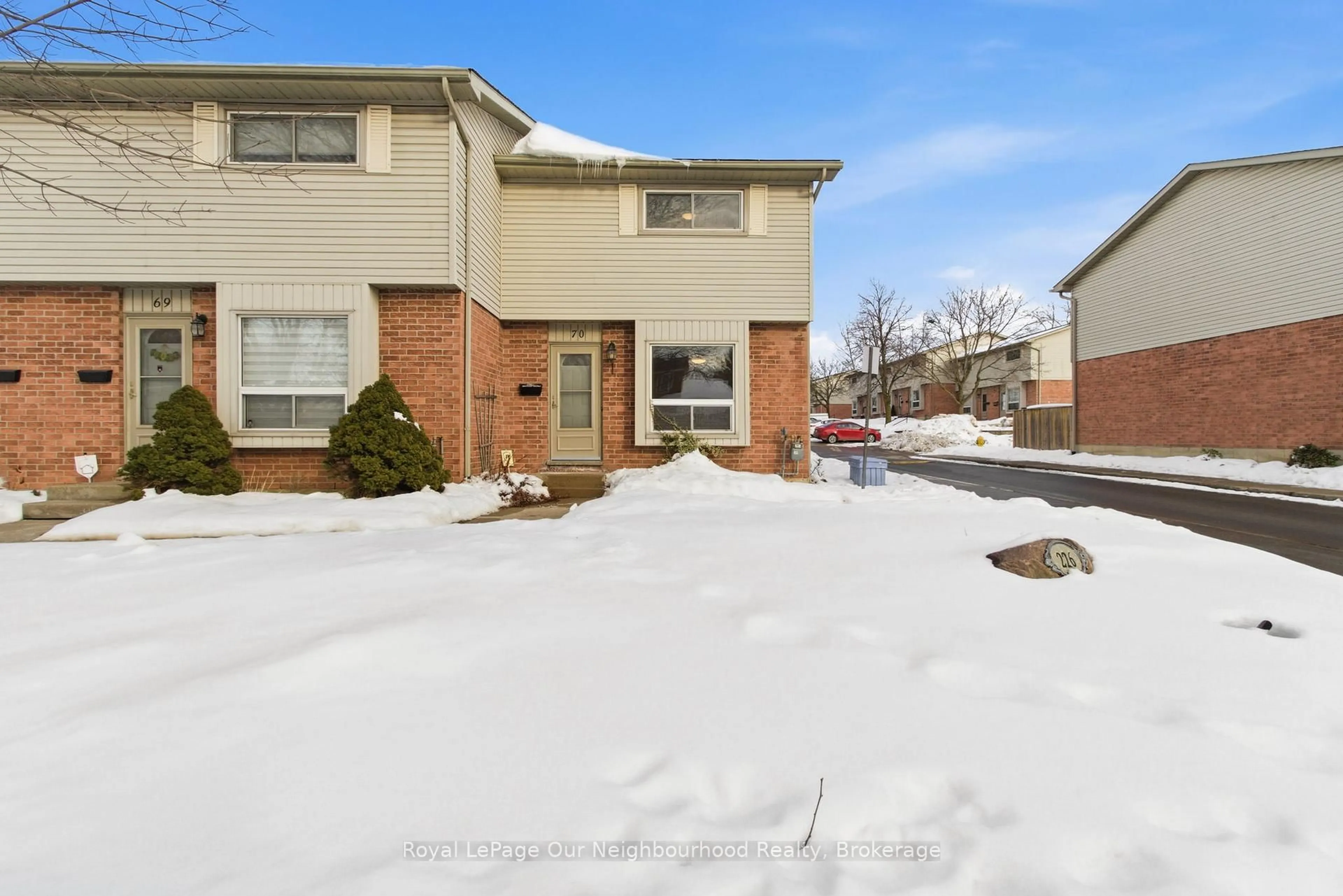 A pic from outside/outdoor area/front of a property/back of a property/a pic from drone, street for 226 Highview Ave #70, London South Ontario N6J 4K1