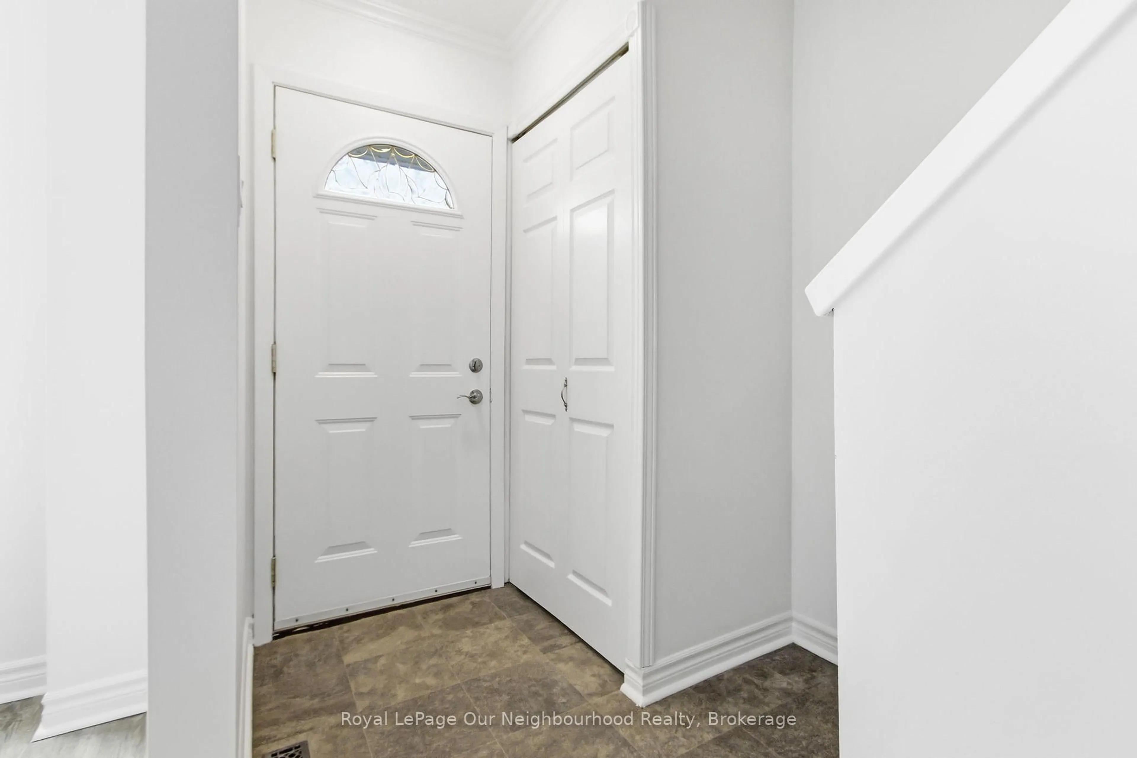 Indoor entryway for 226 Highview Ave #70, London South Ontario N6J 4K1