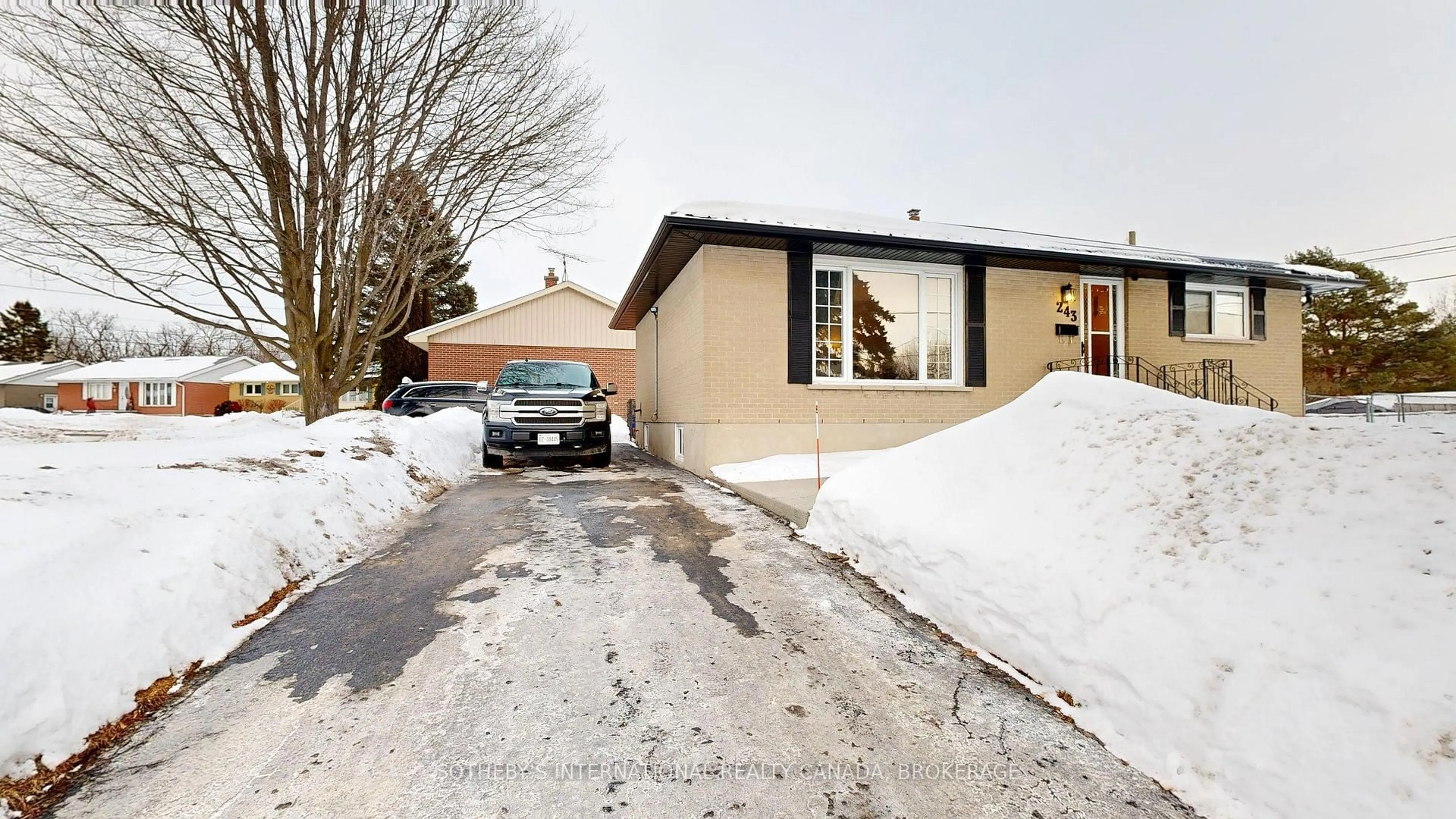 Unknown for 243 Bartholomew St, Brockville Ontario K6V 2S4