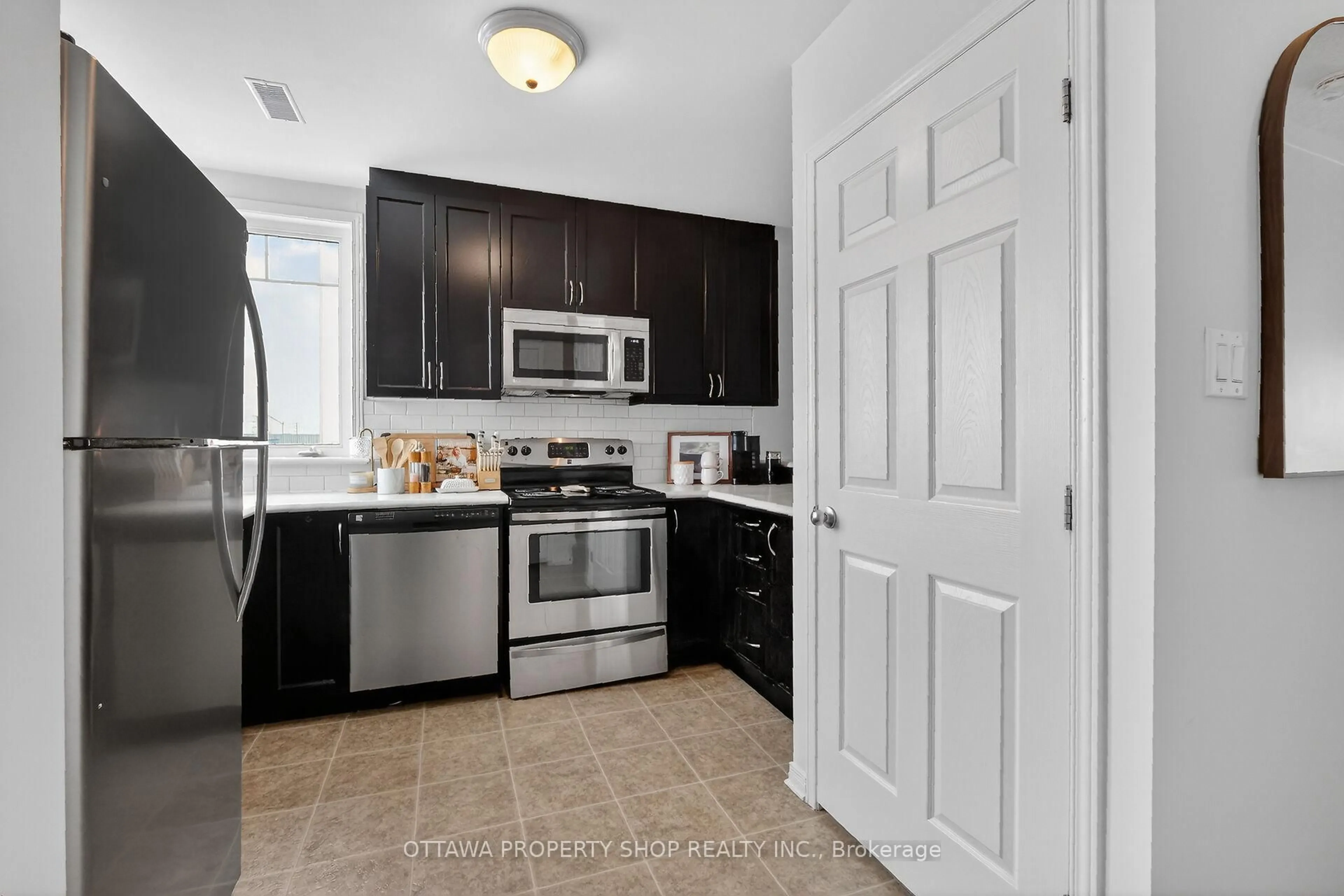 Standard kitchen, ceramic/tile floor for 3385 Cambrian Rd, Ottawa Ontario K2J 1S3