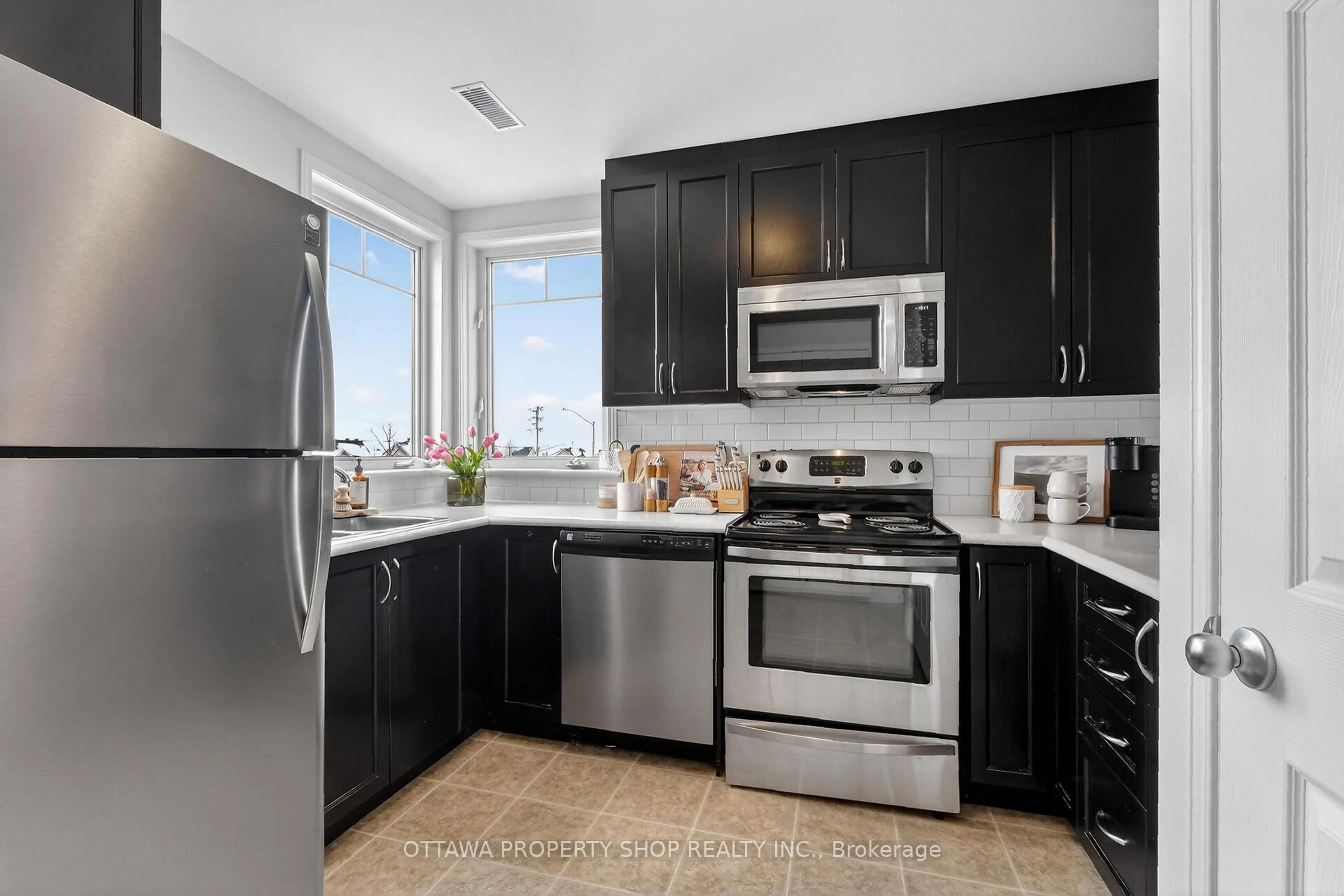 Standard kitchen, ceramic/tile floor for 3385 Cambrian Rd, Ottawa Ontario K2J 1S3