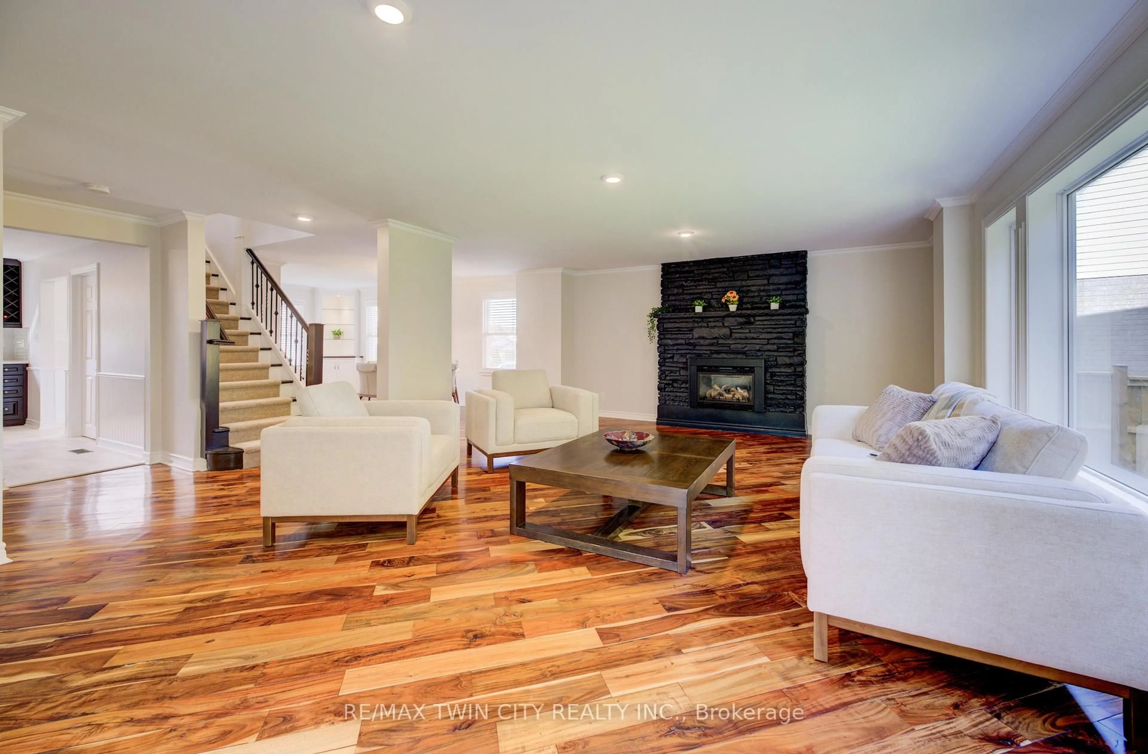 Living room with furniture, wood/laminate floor for 6 Churchill St, Waterloo Ontario N2L 2X2