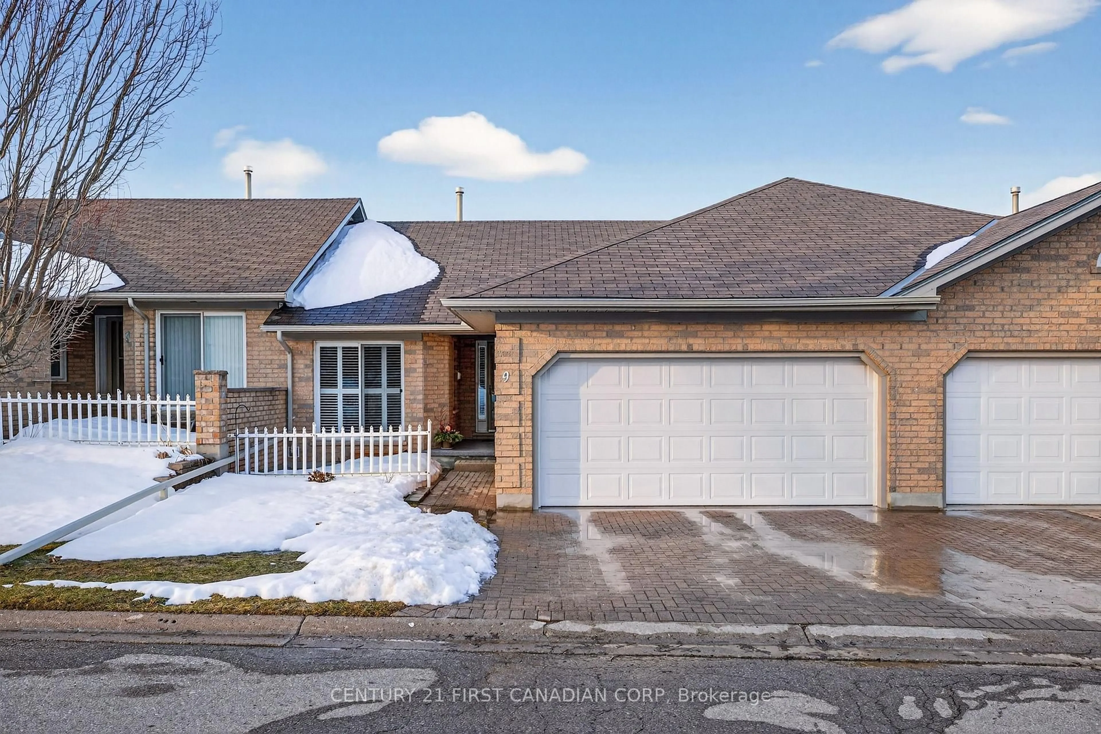 Unknown for 861 Shelborne St #9, London South Ontario N5Z 5C5