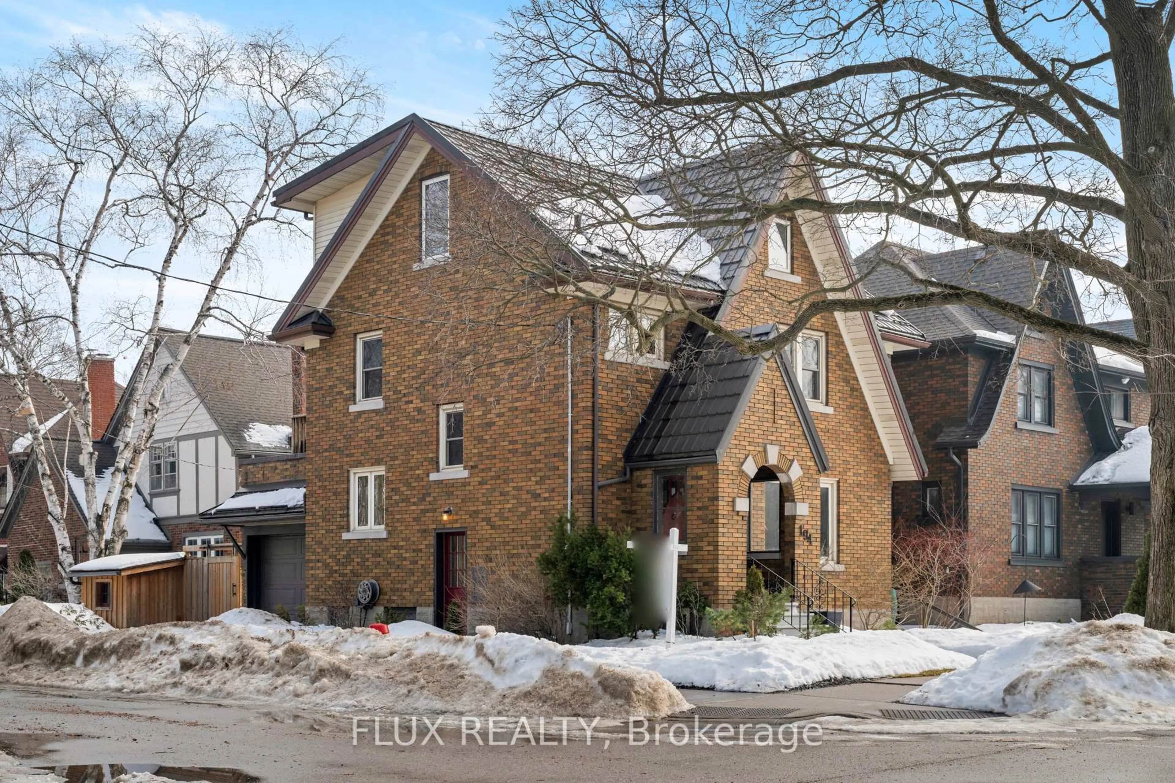 Home with brick exterior material, street for 194 Simeon St, Kitchener Ontario N2H 1T1