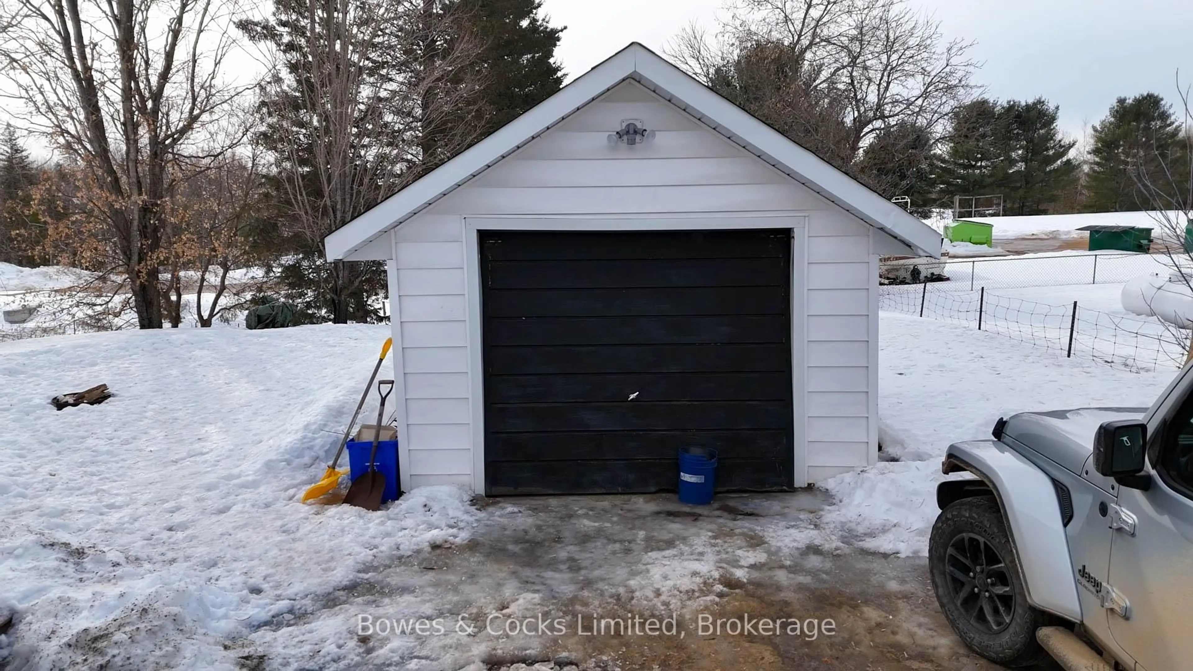 Indoor garage for 5635 Highway 620, Coe Hill Ontario K0L 1P0